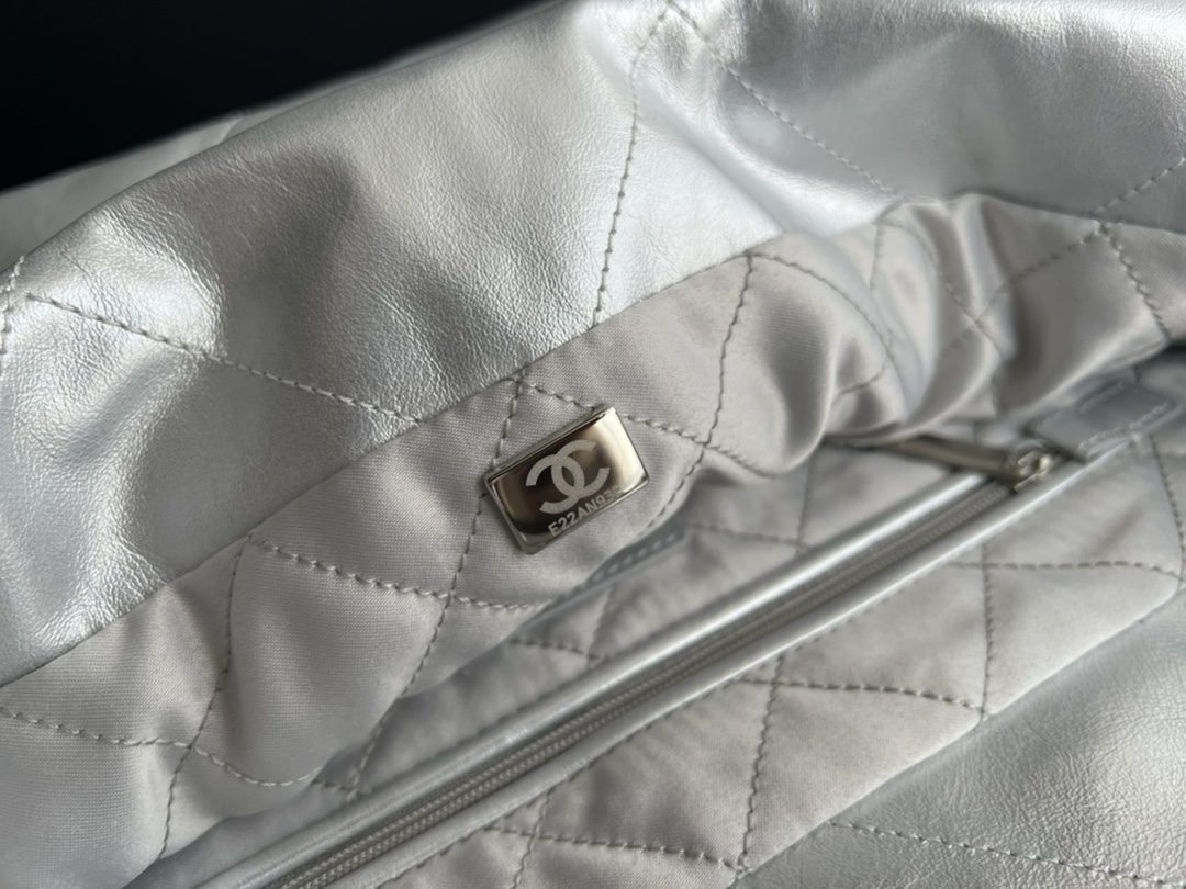 Handbag Chanel size 39cmx42cmx8 cm - vstockx