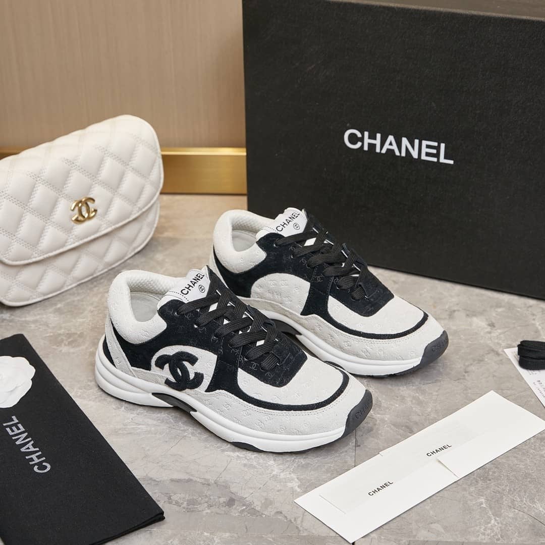 Chanel Low Top Trainer White Black (W) - vstockx