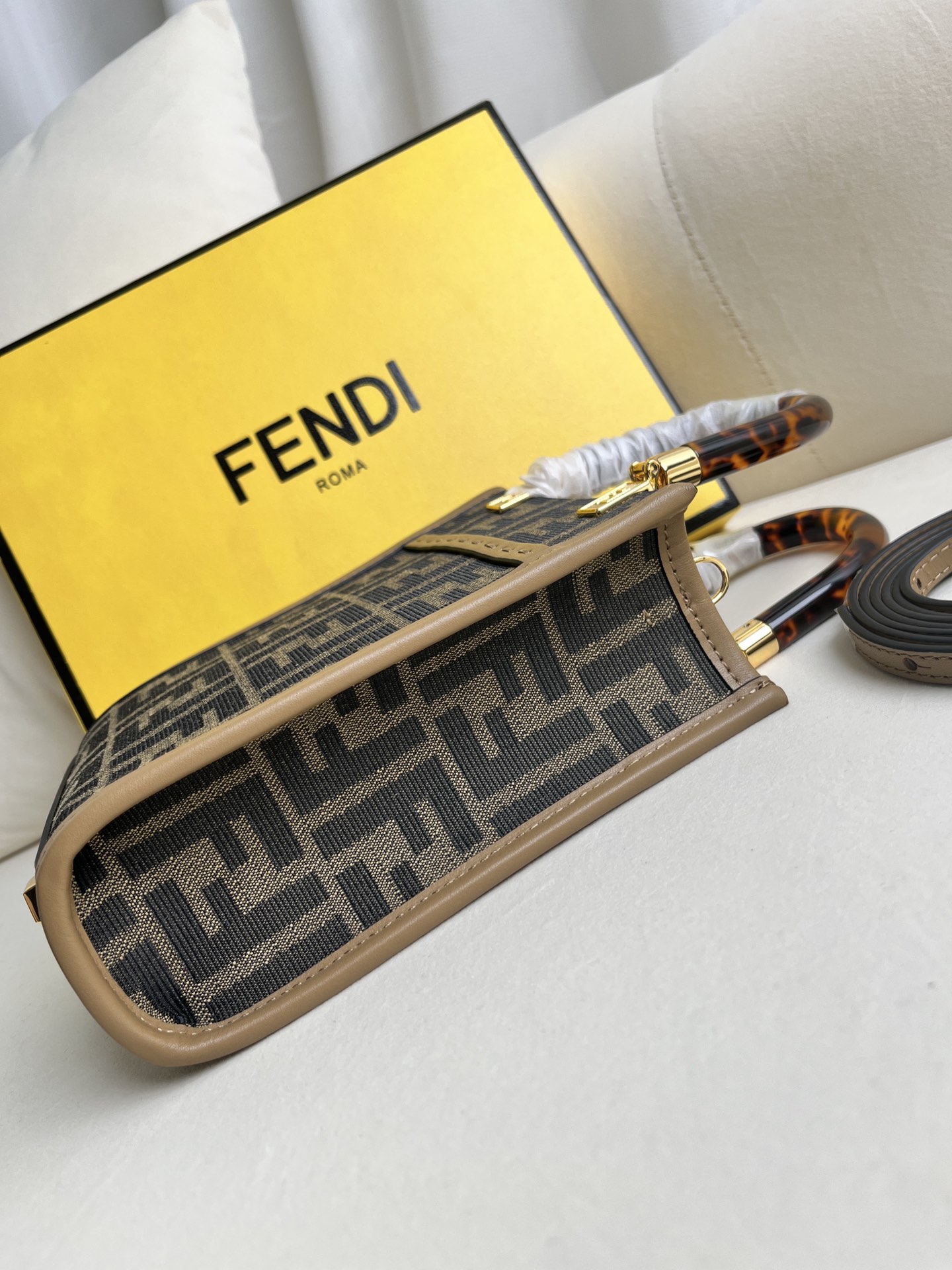 handbags FENDI 208 size:18*13*6.5 - vstockx