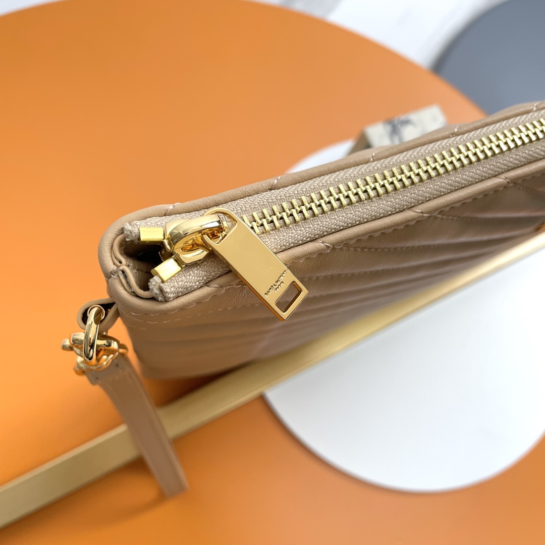 Handbags SAINT LAURENT 440222 size 36x24.5x2.5 cm - vstockx