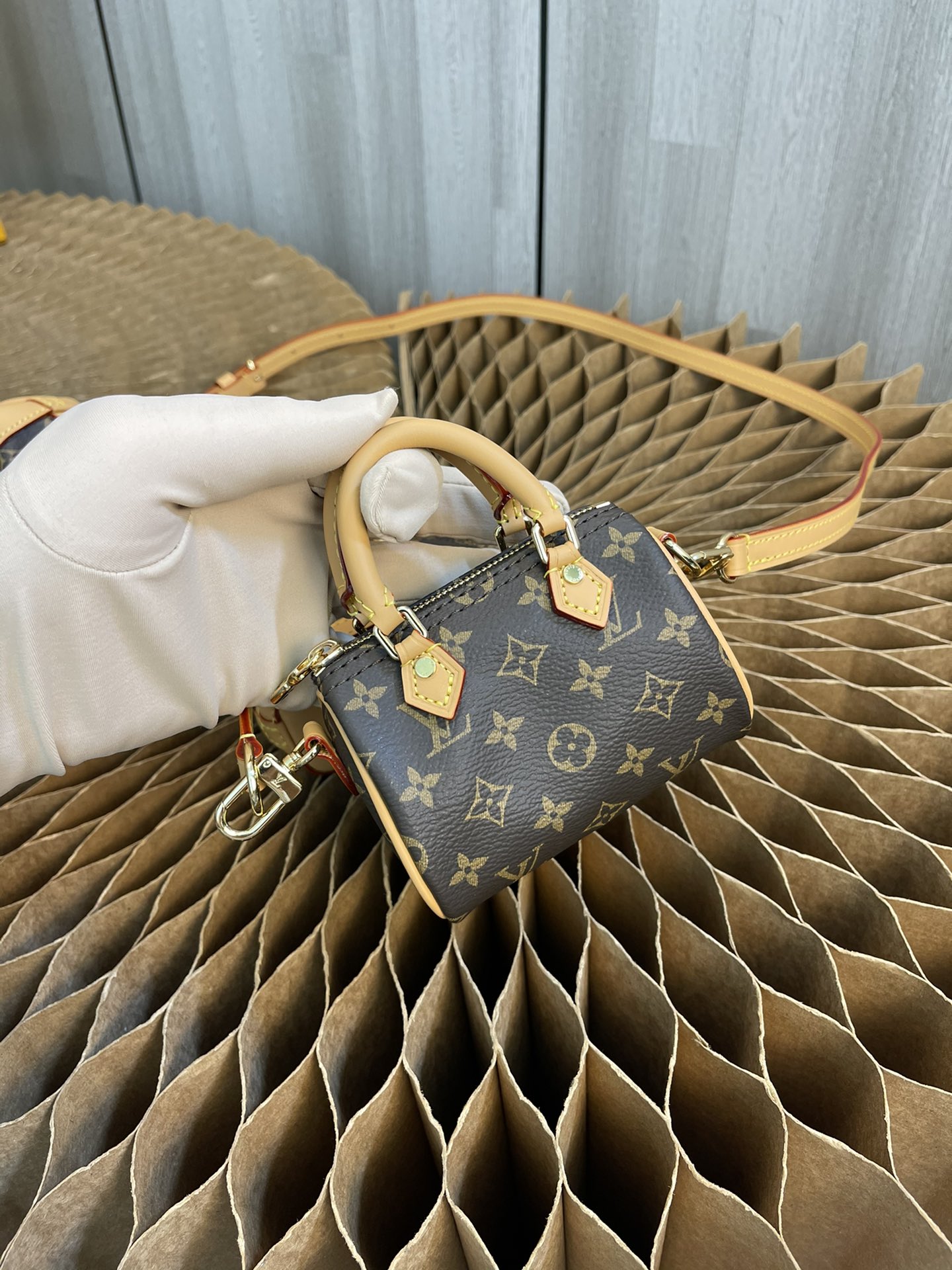 Handbag Louis Vuitton M81081 size 9  10 CM - vstockx