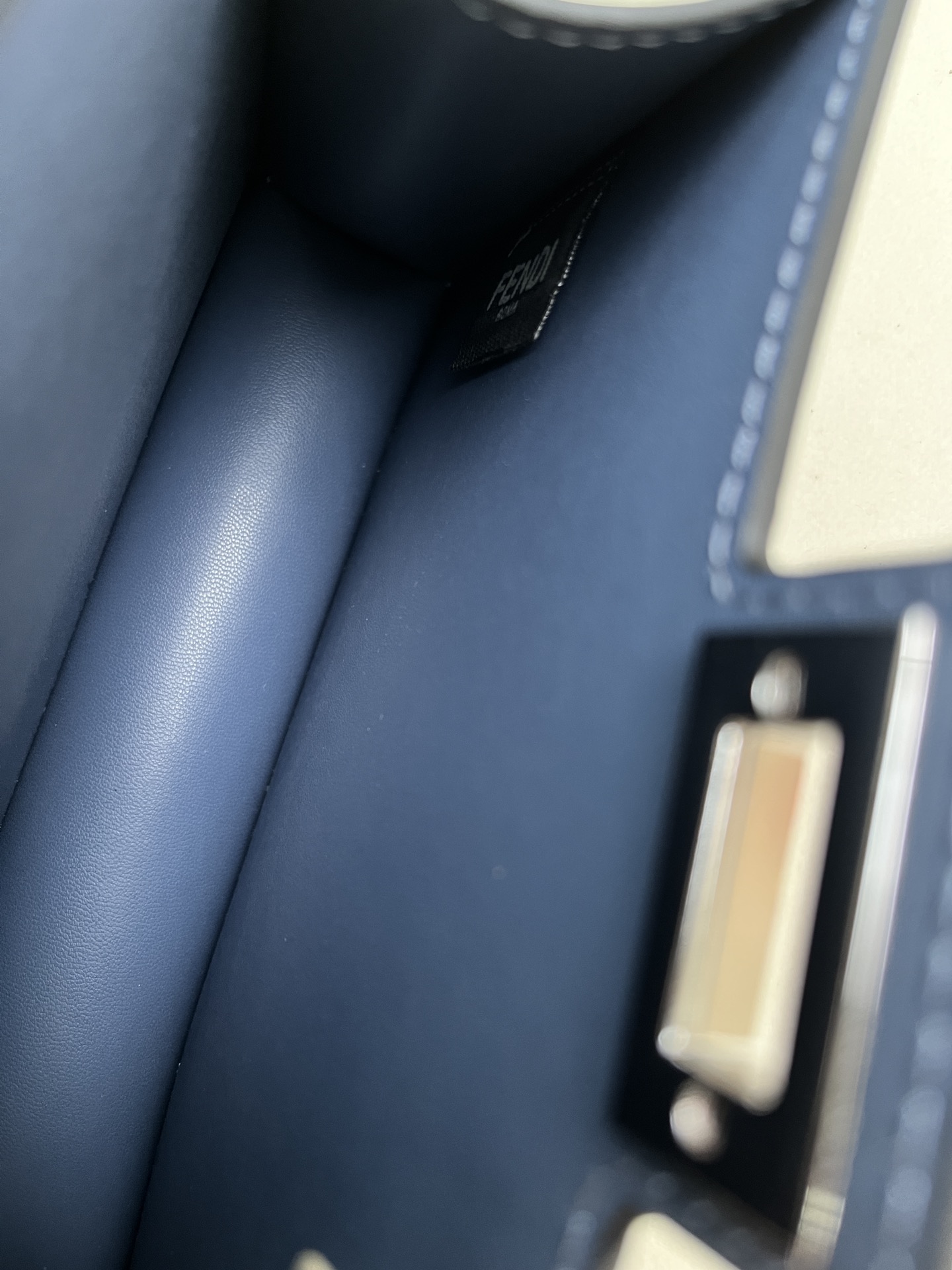 handbags FENDI 1012 size:20.5*11*14cm - vstockx