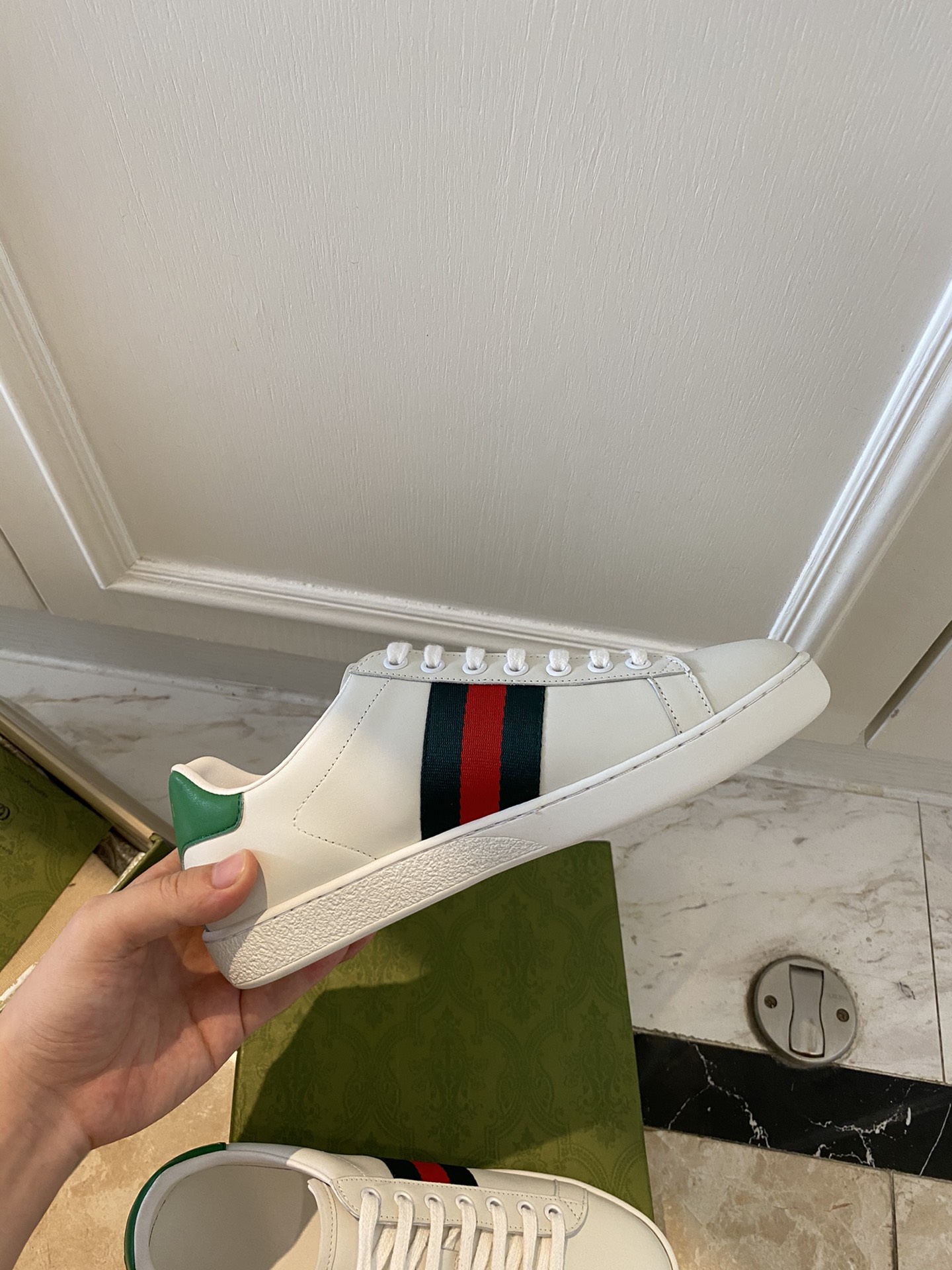 Gucci Women's Ace sneaker with bee sneaker 4 - vstockx