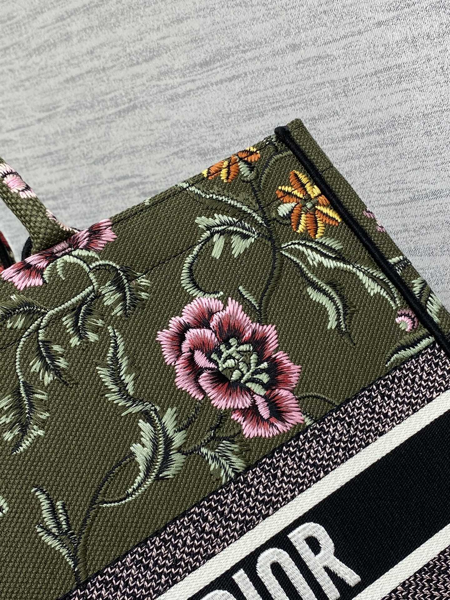 Handbag Dior size 42*18*35 cm - vstockx