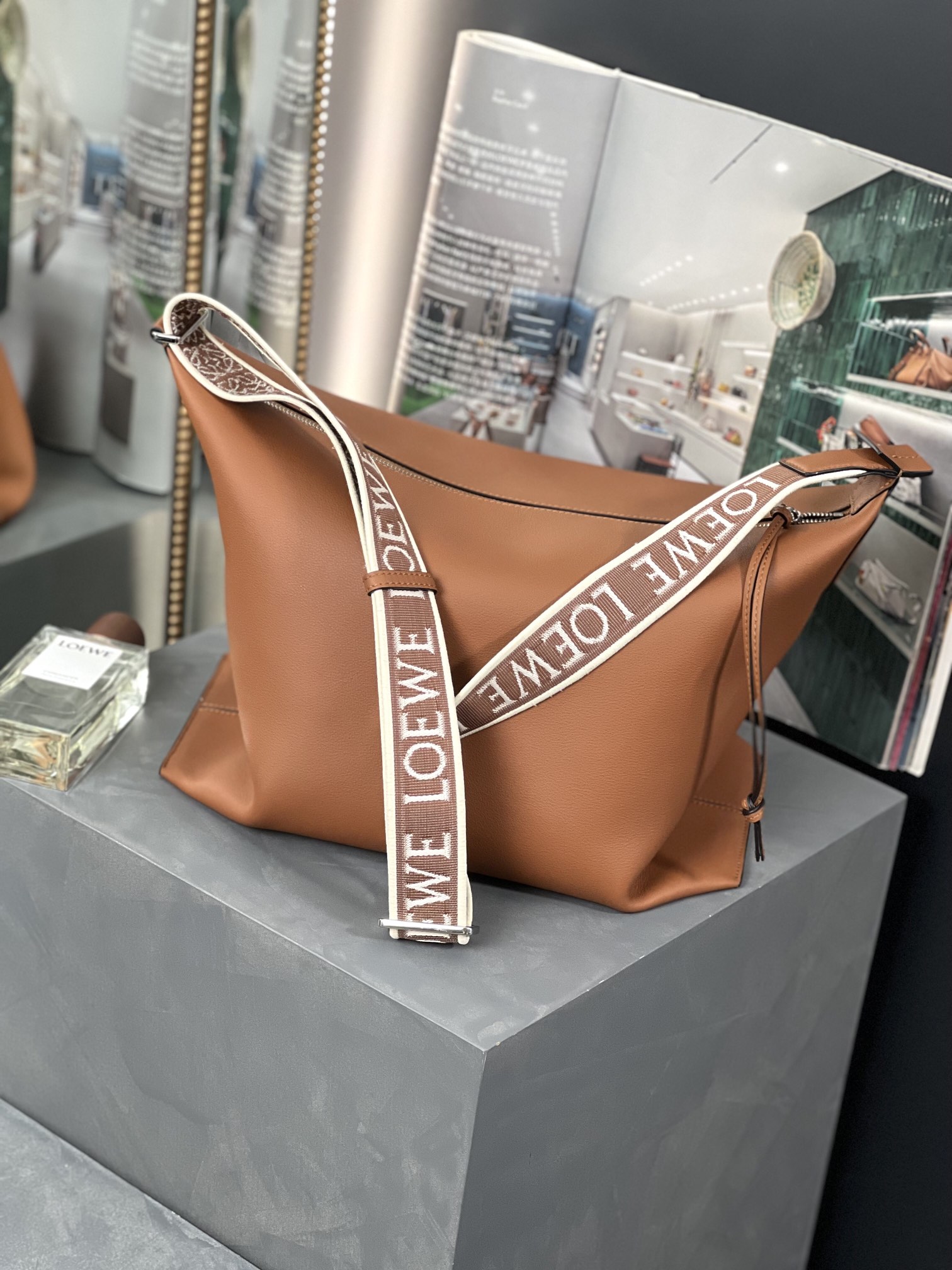 Handbags LOEWE  size:43-13.5-29 cm - vstockx