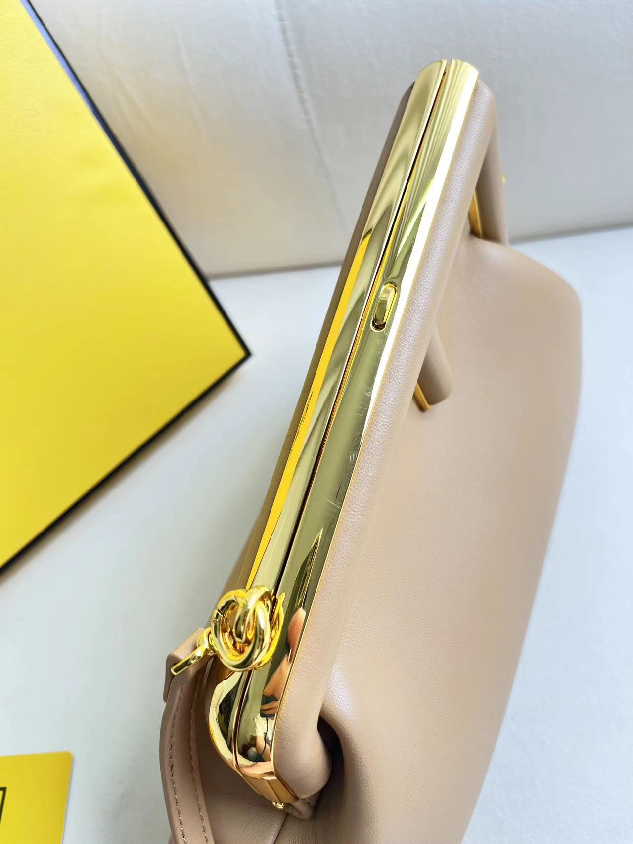 handbags FENDI 2218 size:18*26*9.5cm - vstockx