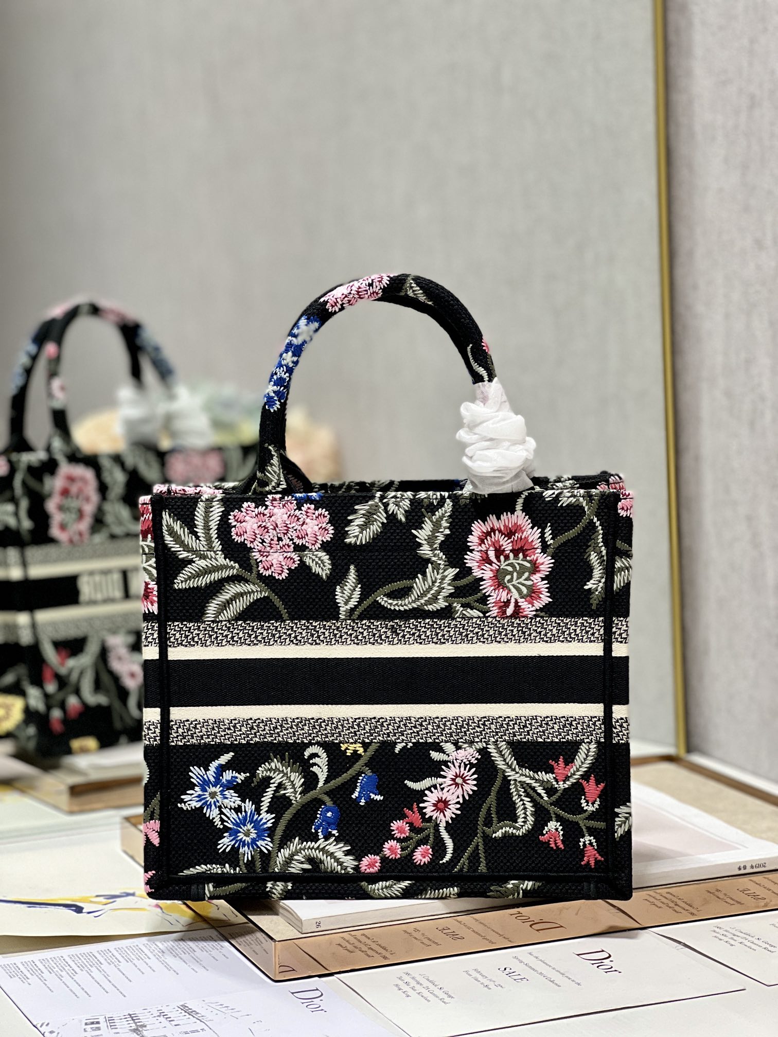 Handbag Dior 1265 size 26.5  21  14 cm - vstockx