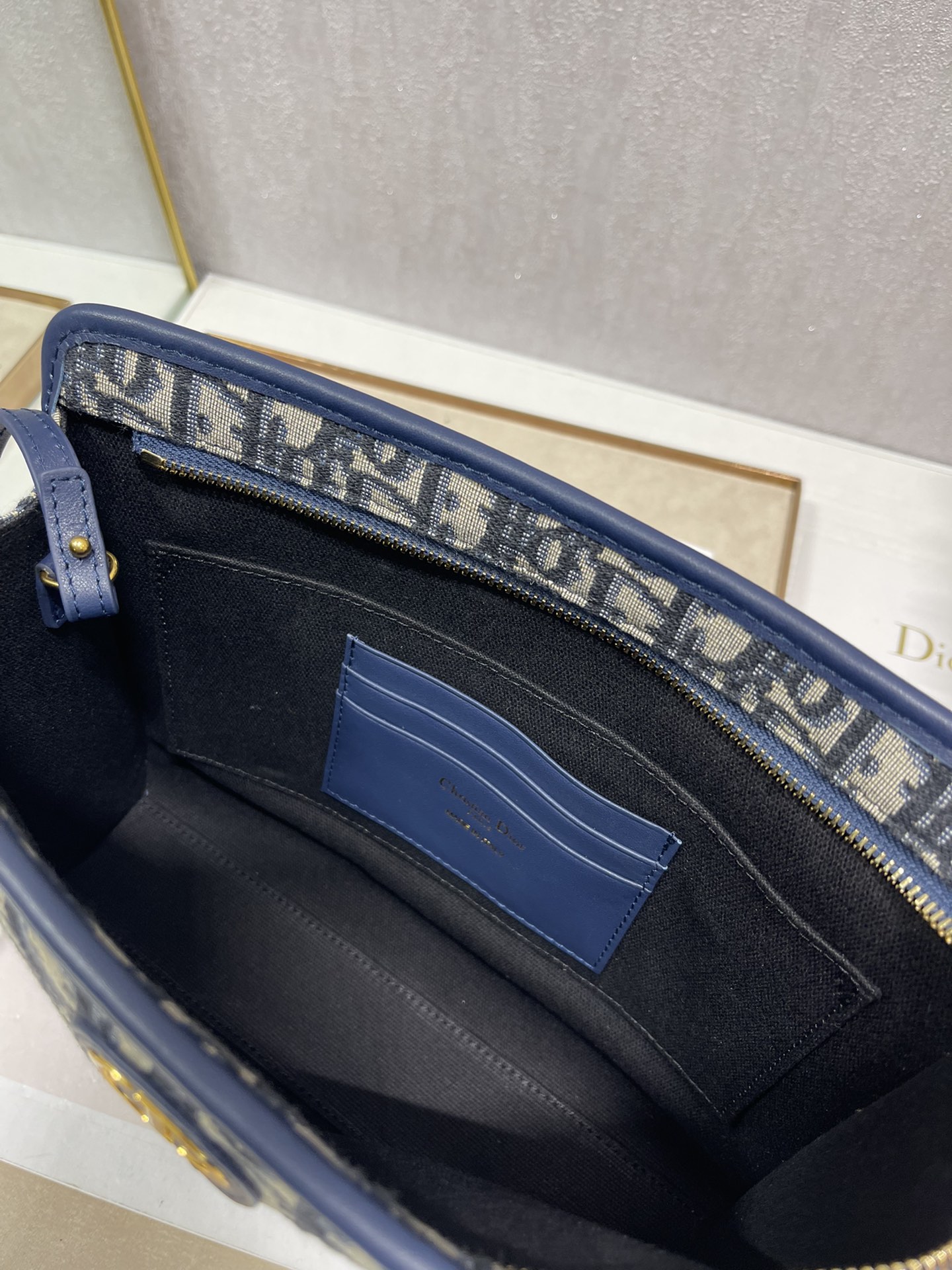 Handbag Dior 2276 size 26  20  5.5 cm - vstockx