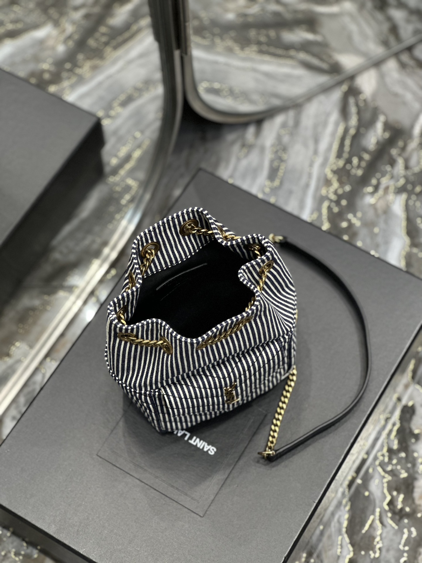 Handbags SAINT LAURENT 631052 size 19x13x13 cm - vstockx