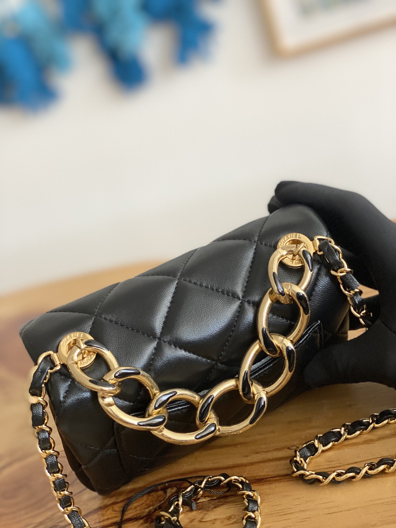 Handbag Chanel 3365 size 17X11.5X8.5 Cm - vstockx