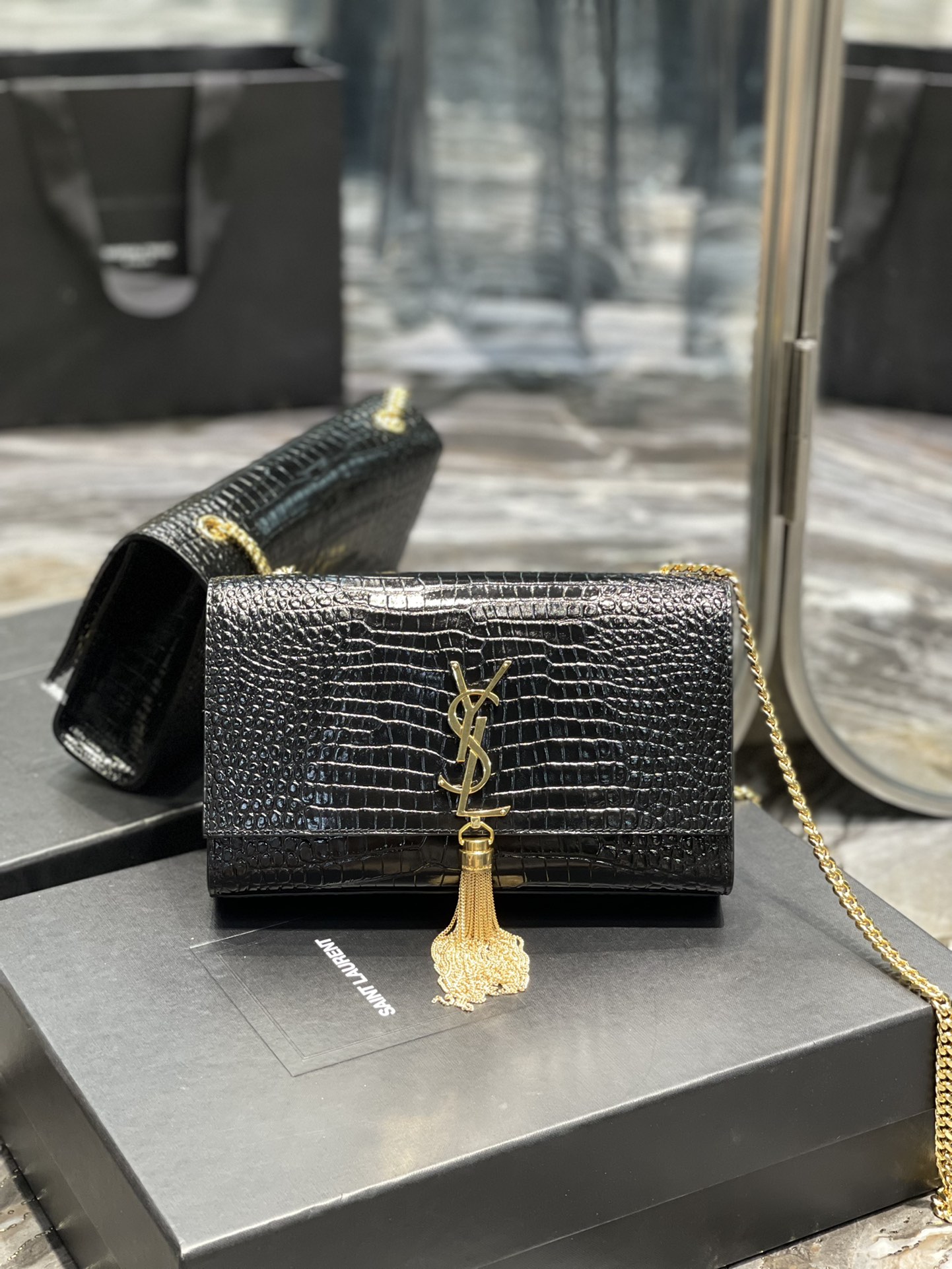 Handbags SAINT LAURENT 354119 size 24x14.5x5 cm - vstockx
