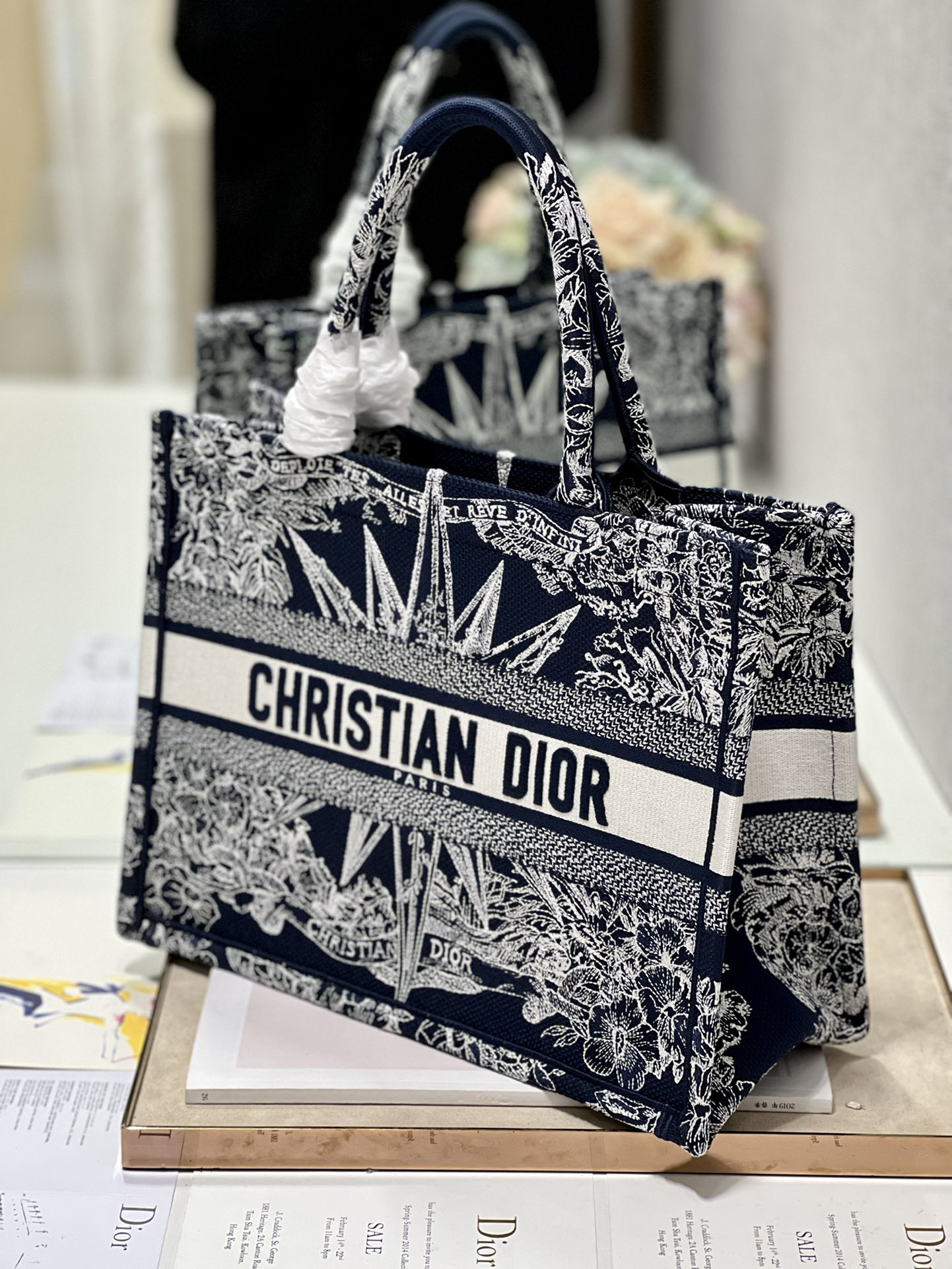 Handbag Dior 1286 size 36  28 cm - vstockx