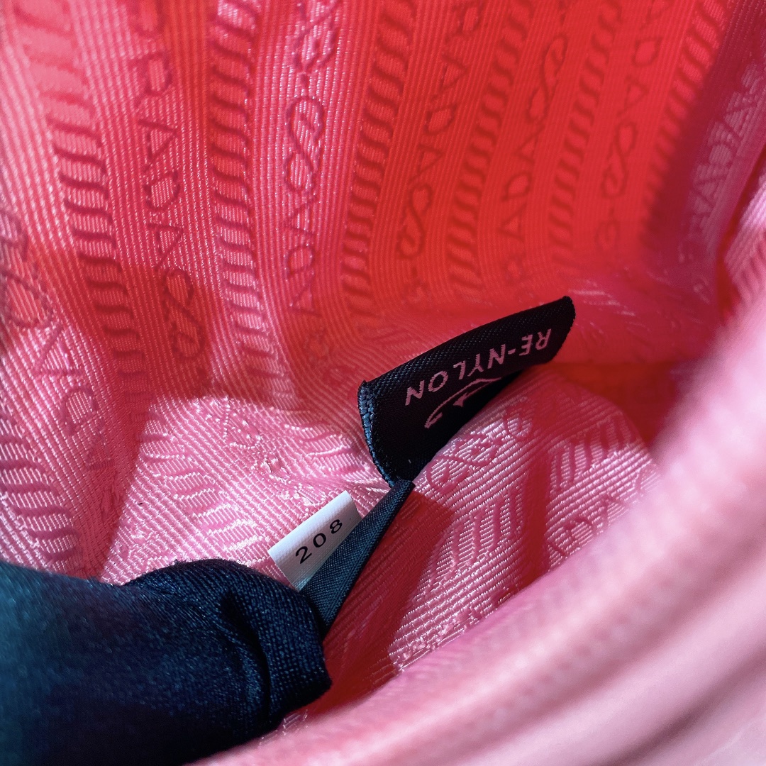 handbags prada Hobo 1NE515 re-edition 2000 Size:22*17*6 - vstockx