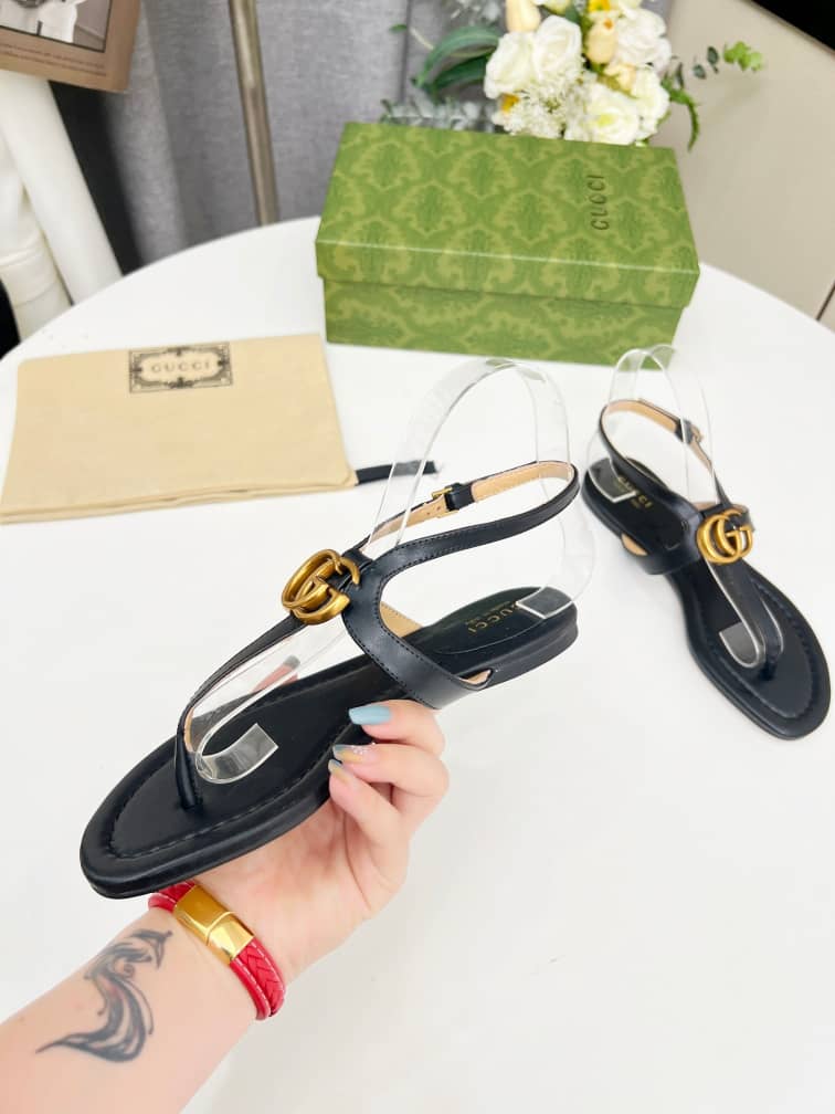 Gucci Women's Double G thong sandal Black leather - vstockx