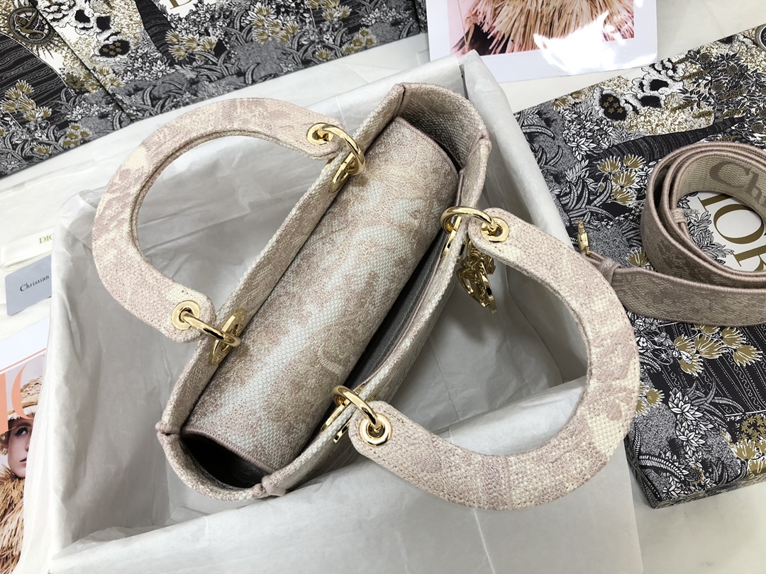 Handbag Dior M0565 size 24 x 20 x 11 cm - vstockx