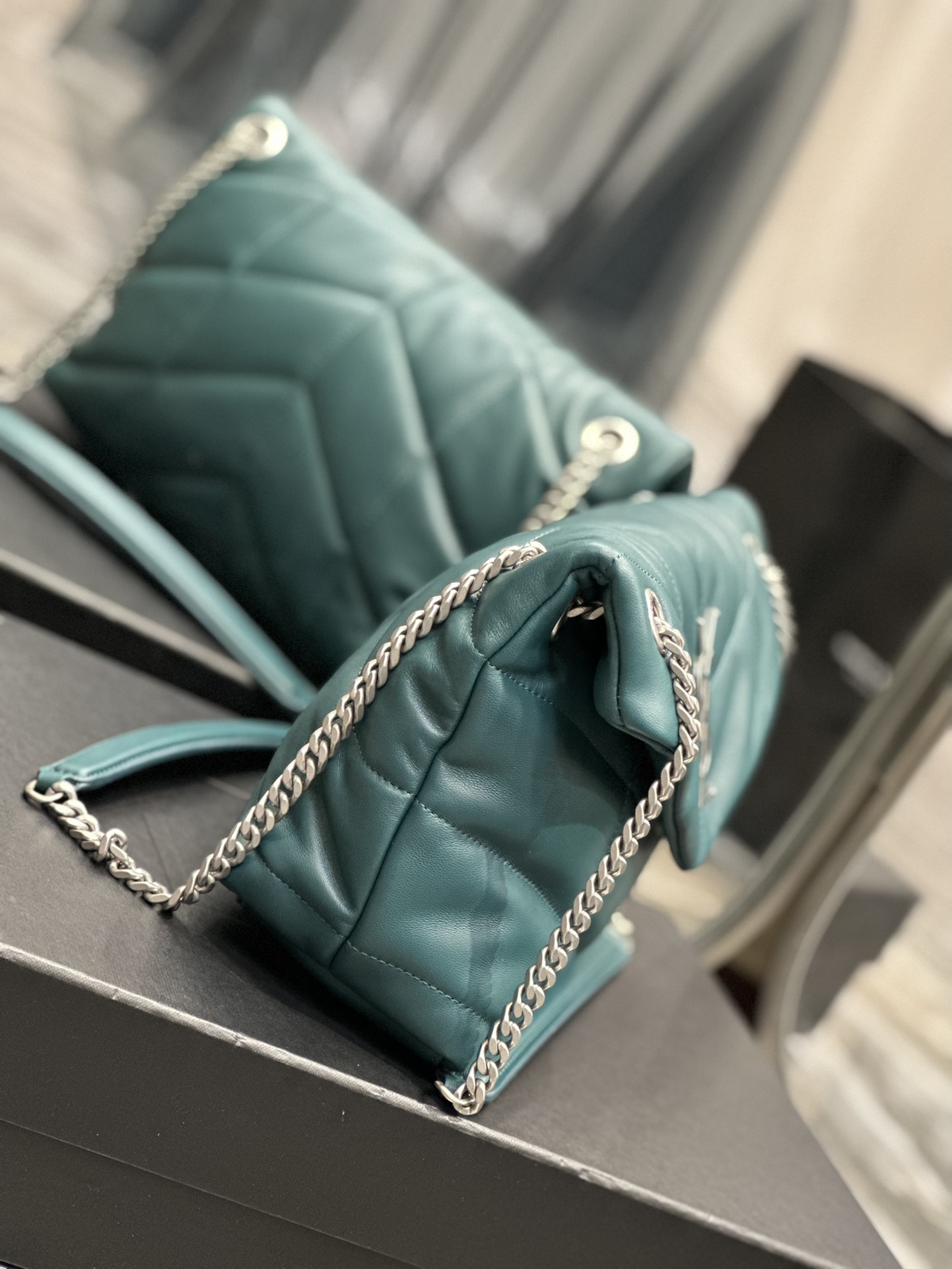 Handbags SAINT LAURENT 577476 size 29x17x11 cm - vstockx