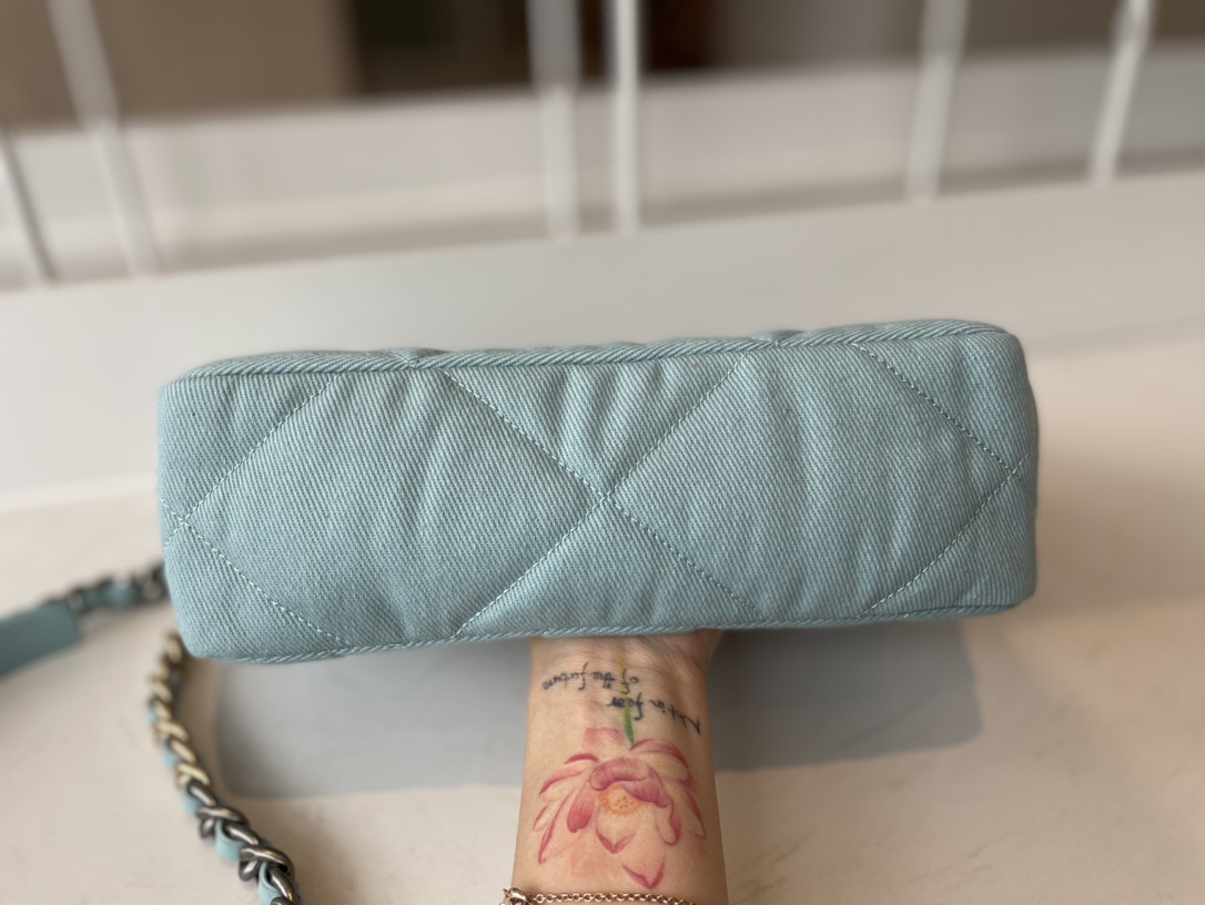 Handbag Chanel AS1160 size 26 cm - vstockx