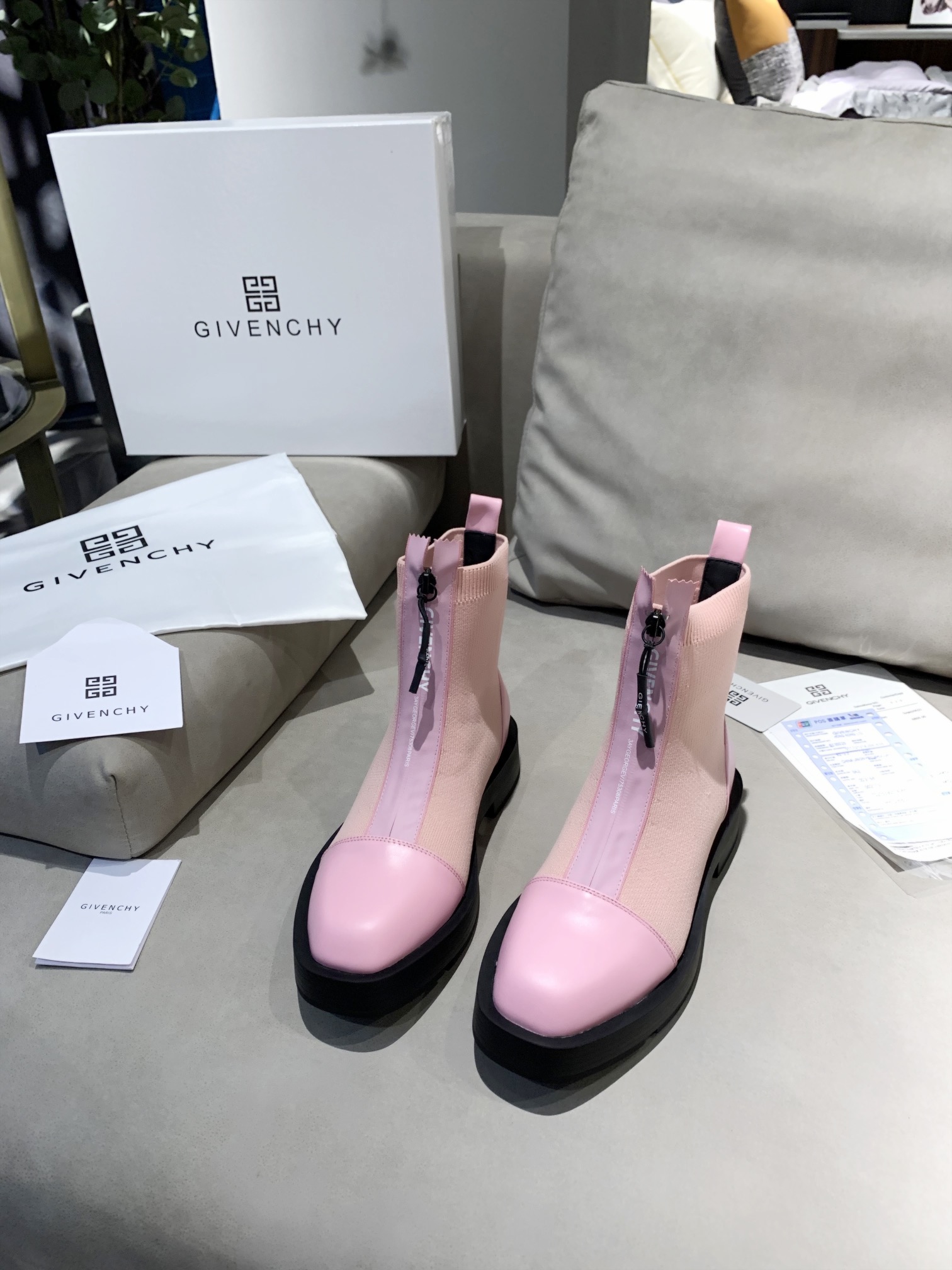 Givenchy Boots 17 - vstockx