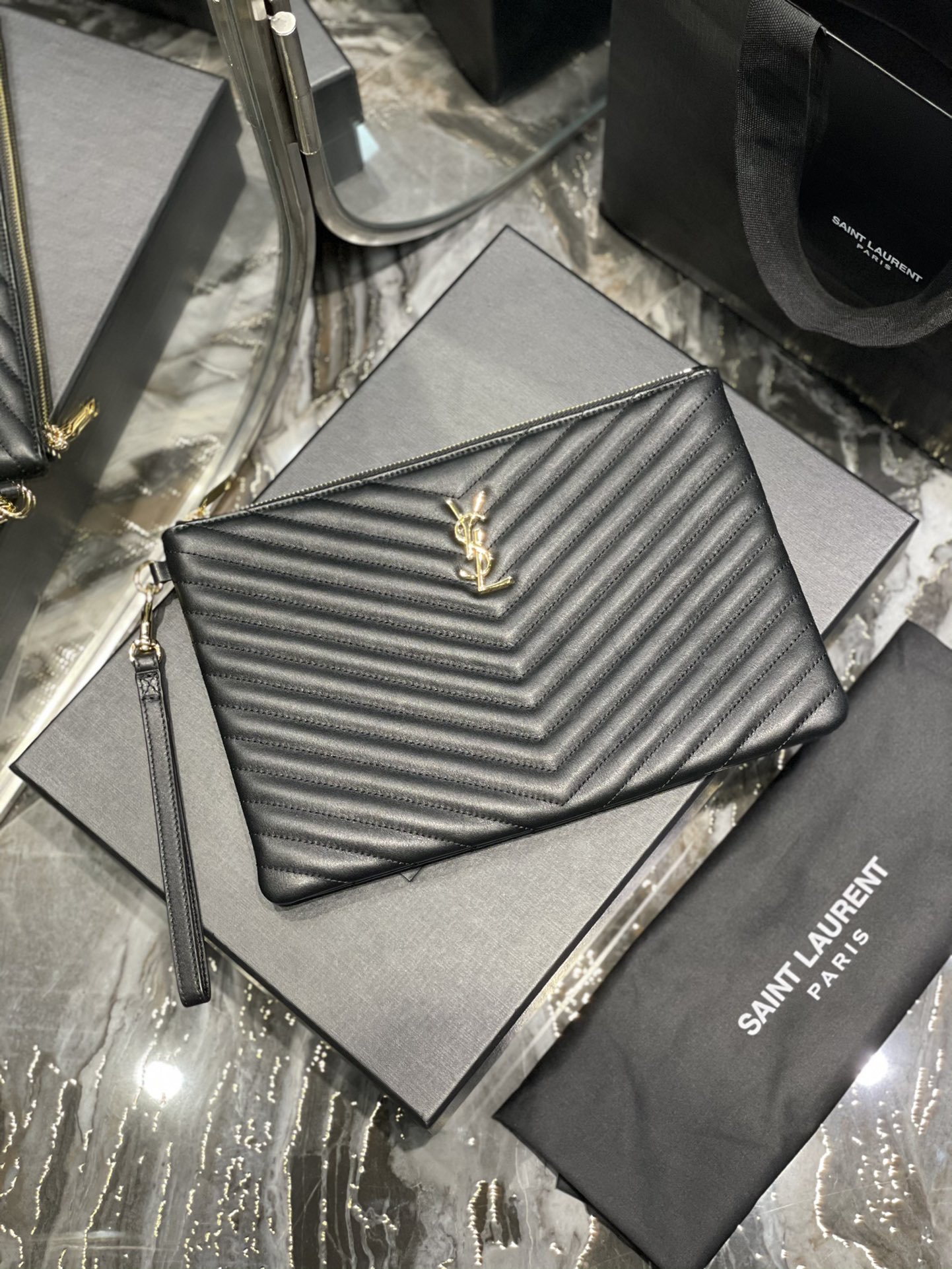 Handbags SAINT LAURENT 413444 size 30  21.5  2 cm - vstockx
