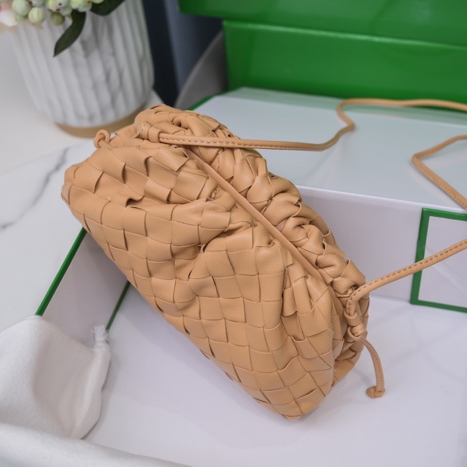 handbags Bottega Veneta The pouch size:23*13*8 - vstockx