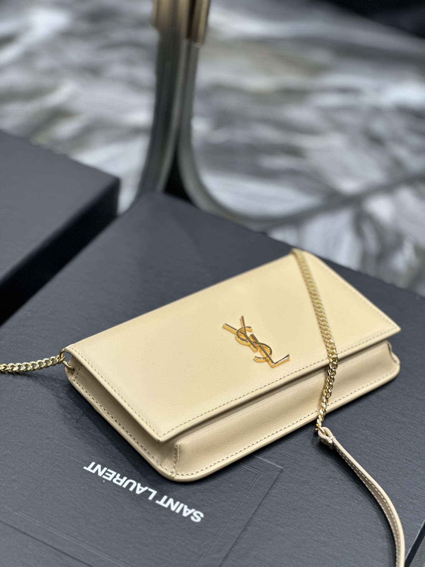 Handbags SAINT LAURENT 635095 size 18x11x2 cm - vstockx