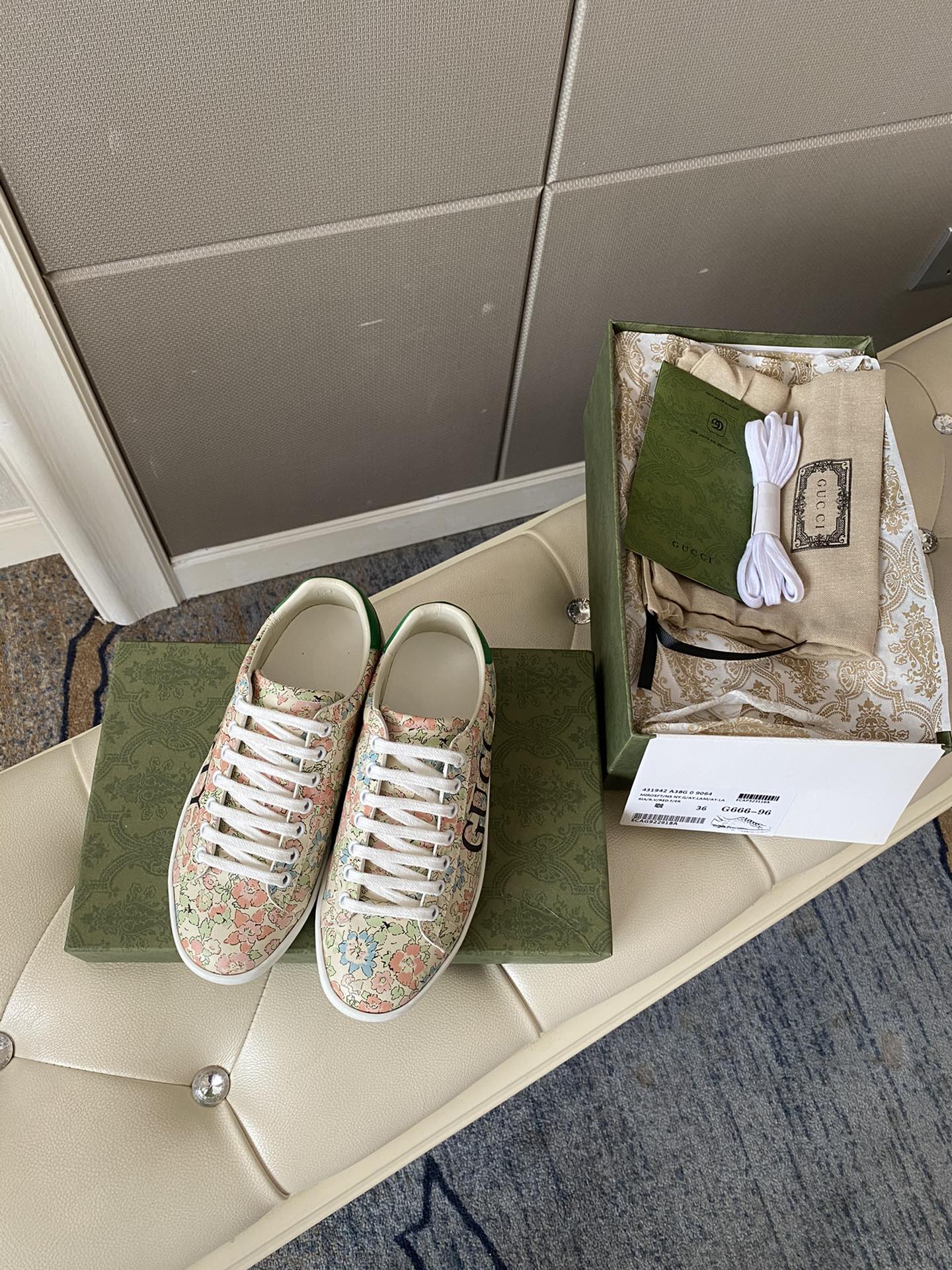 Gucci Women's Ace sneaker with bee sneaker 4 - vstockx