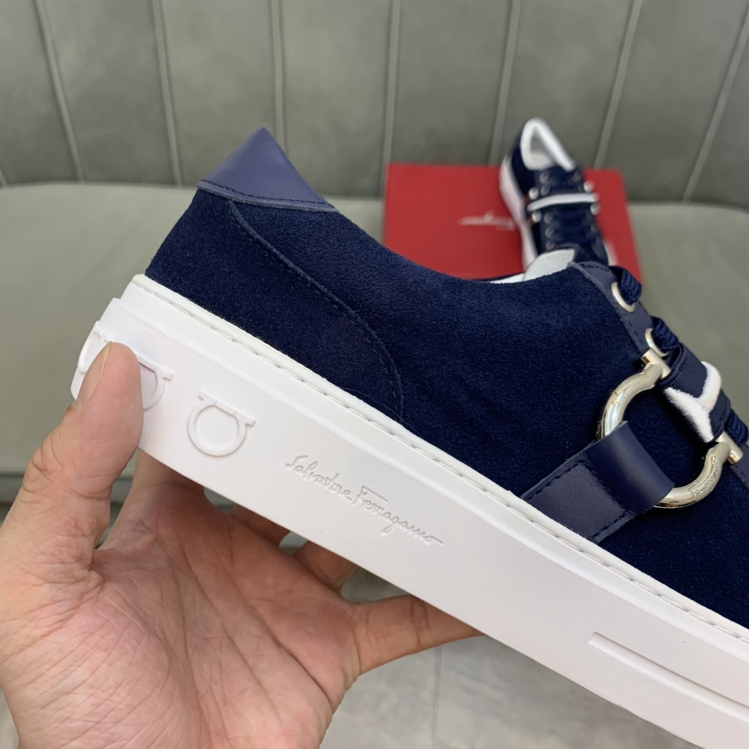 Salvatore Ferragamo Gancini Sneaker 6 - vstockx