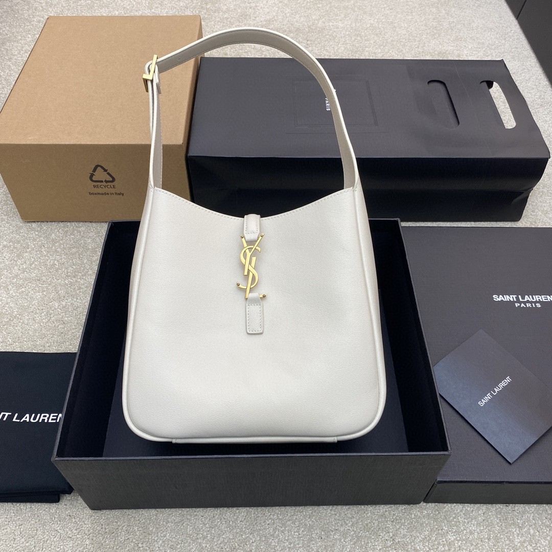 Handbags SAINT LAURENT 713938 size 22x22x10 cm - vstockx