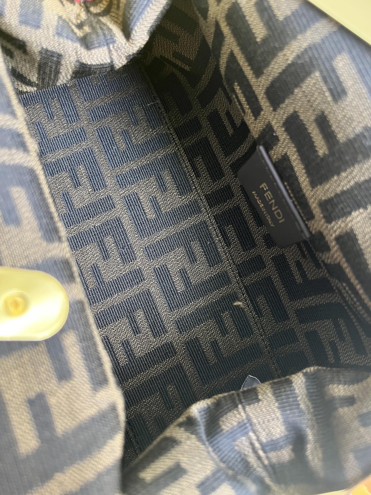 handbags FENDI 129 size:26*18*9.5cm - vstockx