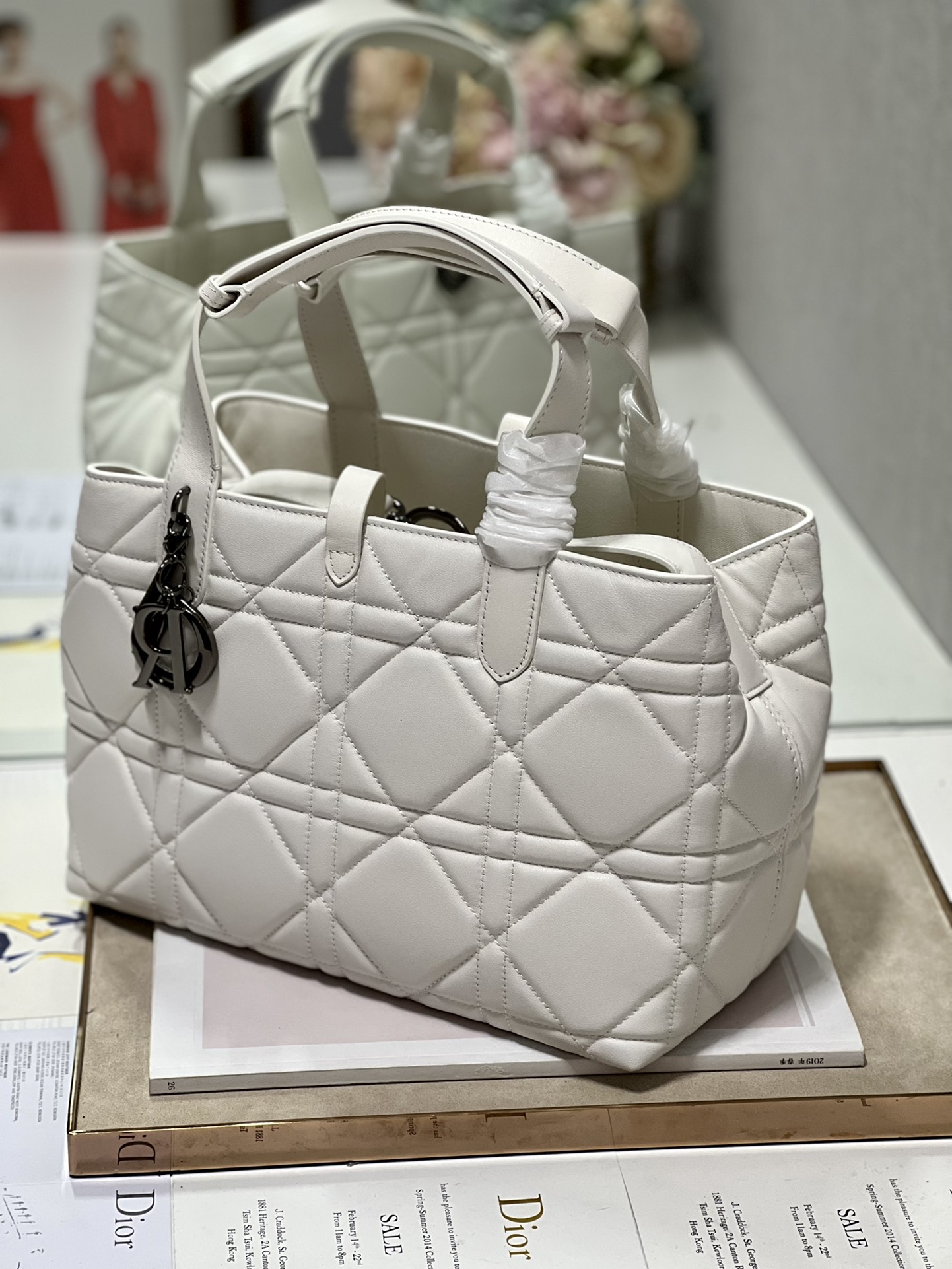 Handbag Dior 1188 size 30  36  15 cm - vstockx