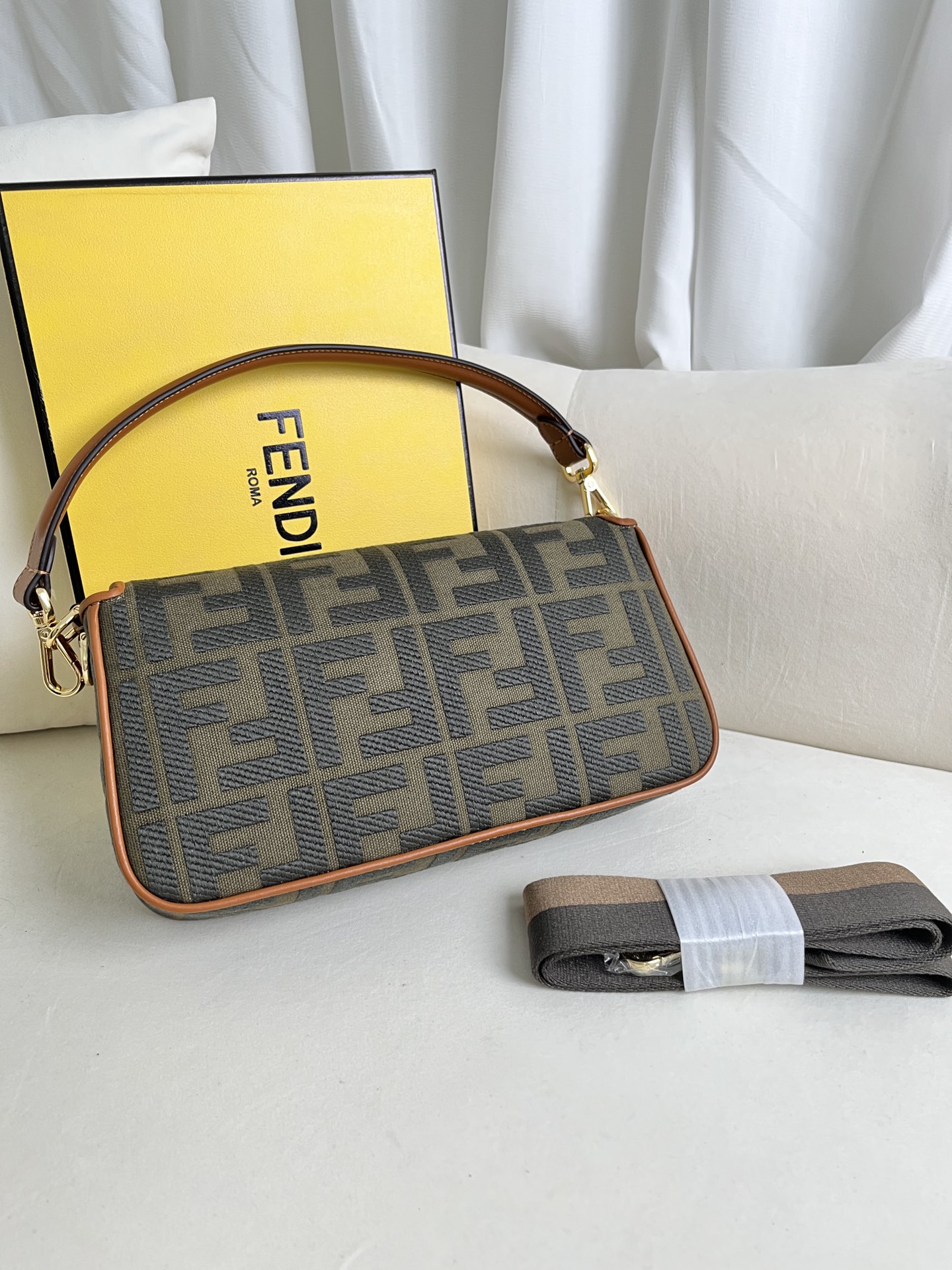 handbags FENDI 0159 size:26*5*15cm - vstockx