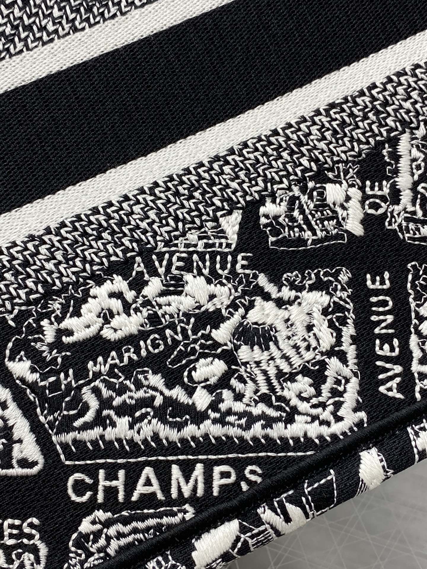 Handbag Dior size 26*8*22 cm - vstockx