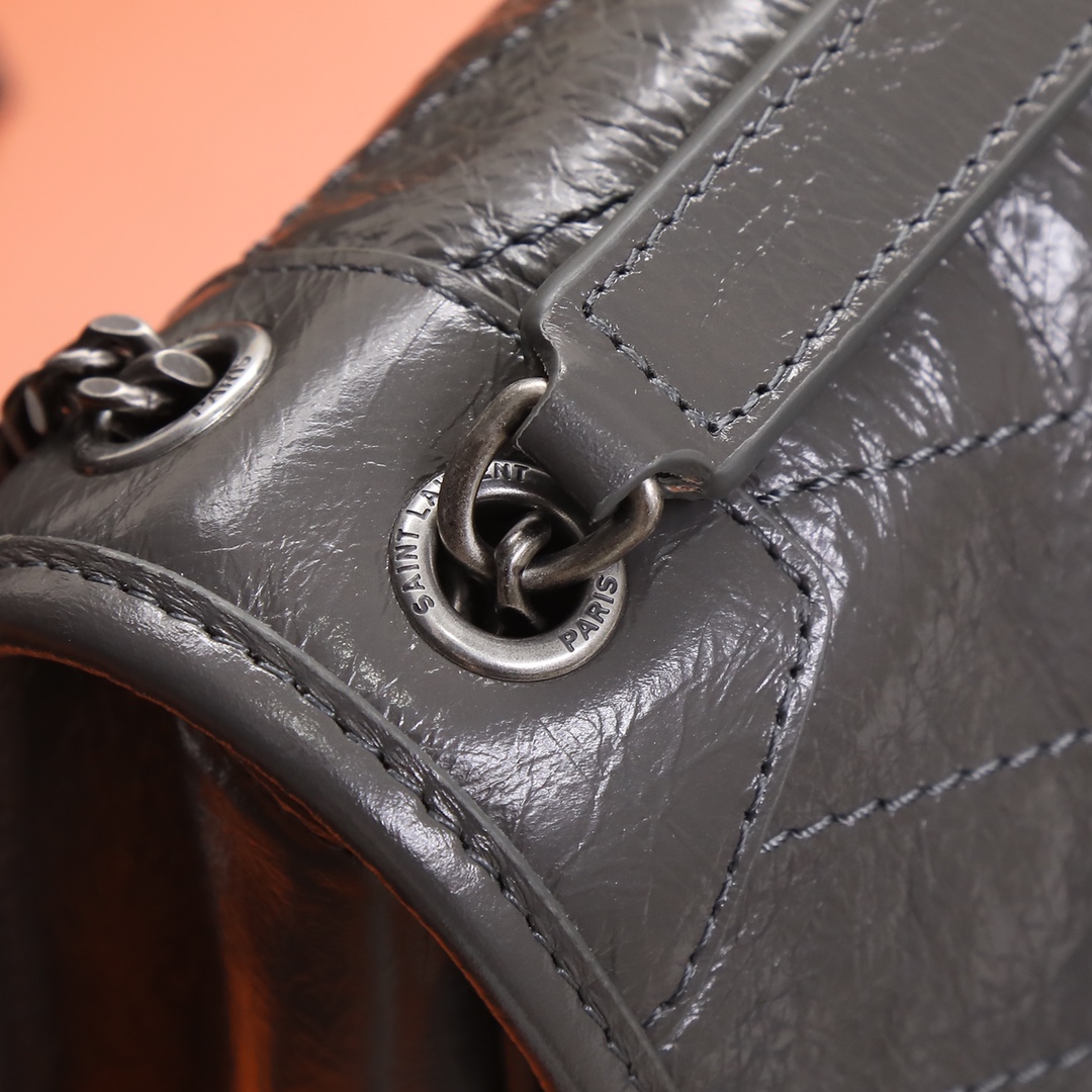 Handbags SAINT LAURENT 533037 size 22x16.5x12 cm - vstockx