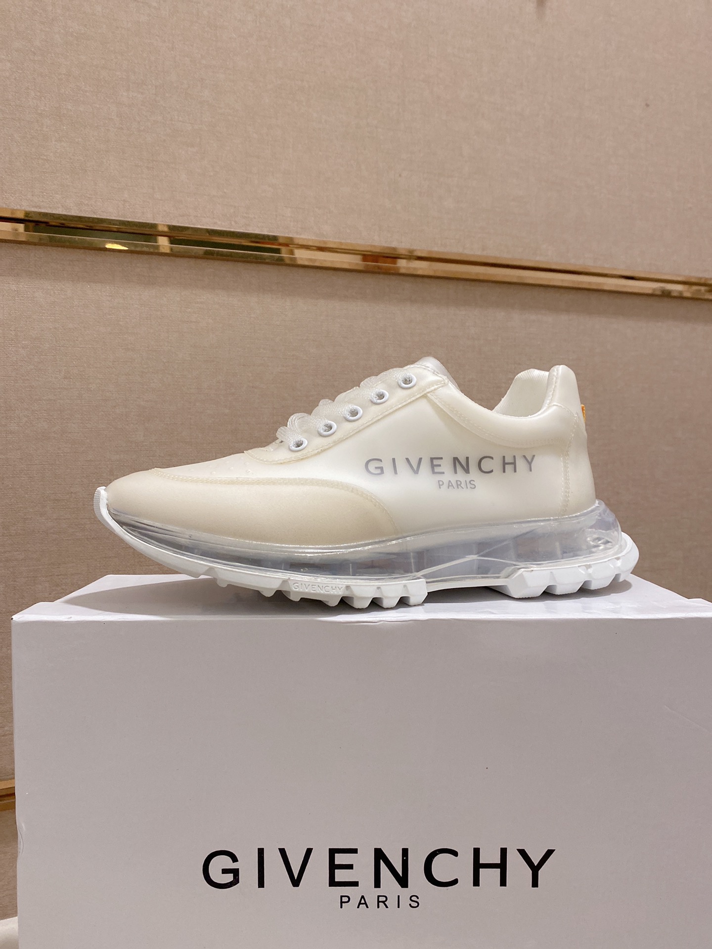 Givenchy Spectre Zip Sneakers 11 - vstockx