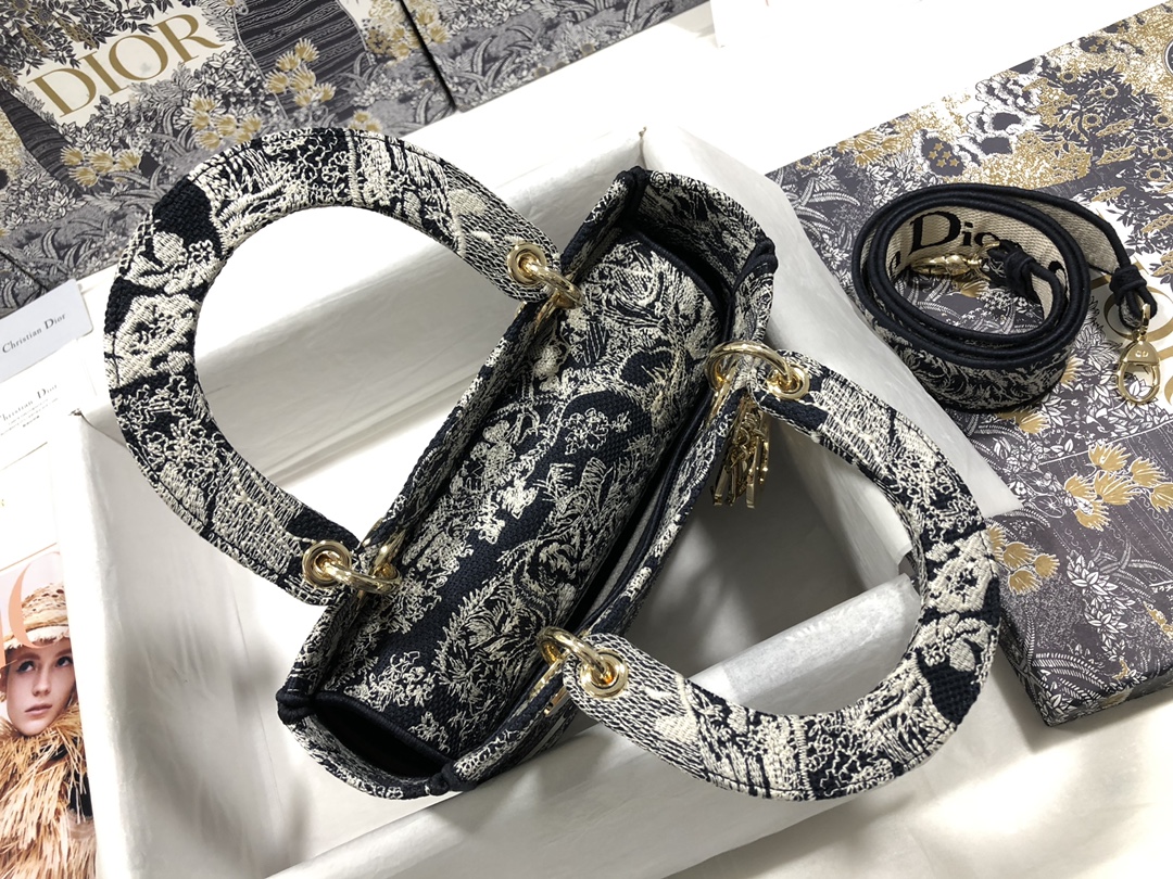 Handbag Dior M0565 size 24 x 20 x 11 cm - vstockx