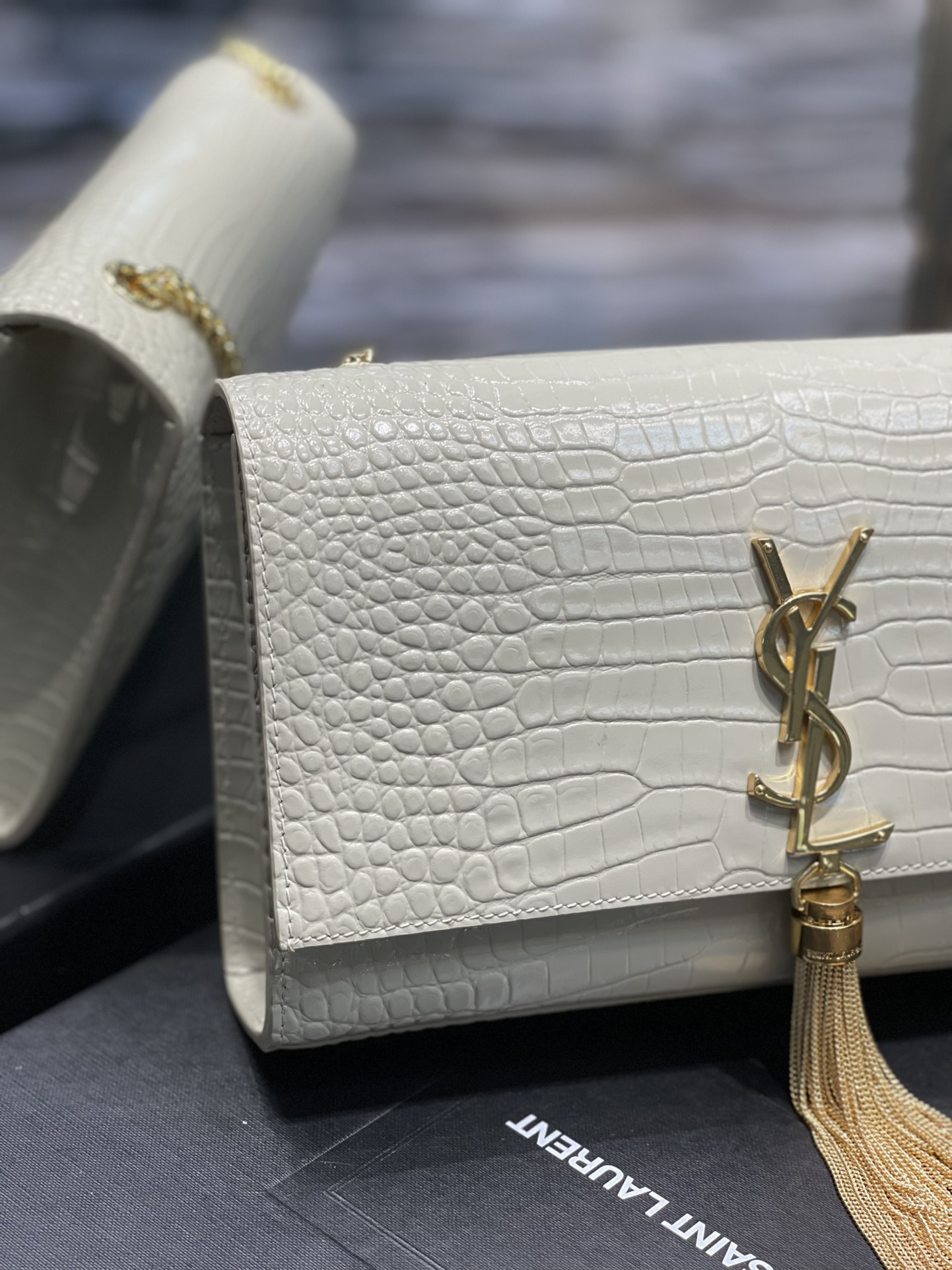 Handbags SAINT LAURENT 354119 size 24x14.5x5 cm - vstockx