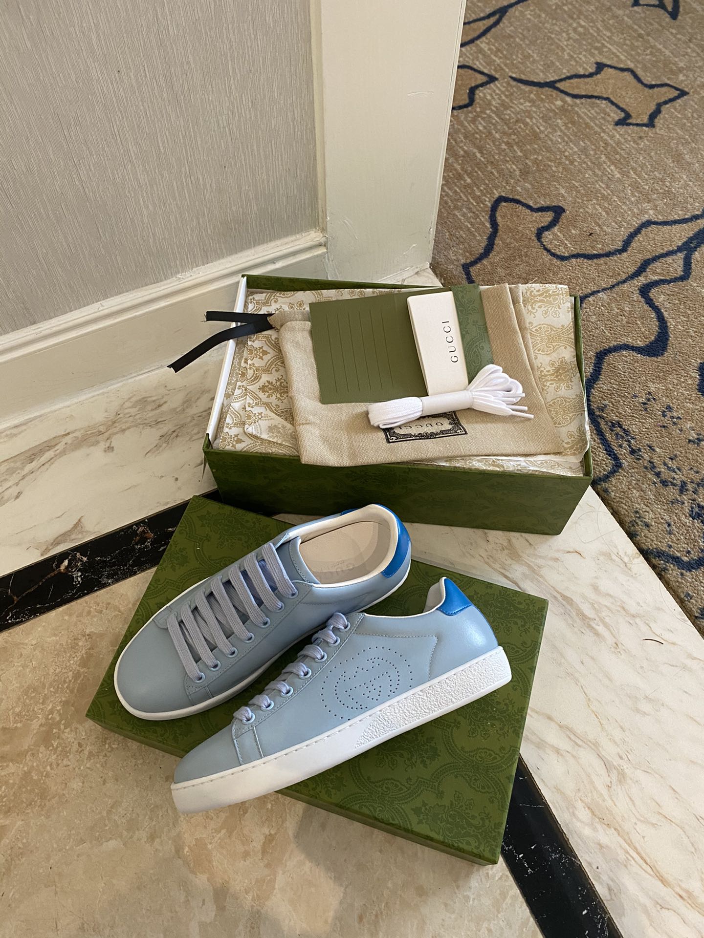 Gucci Women's Ace sneaker with bee sneaker 4 - vstockx