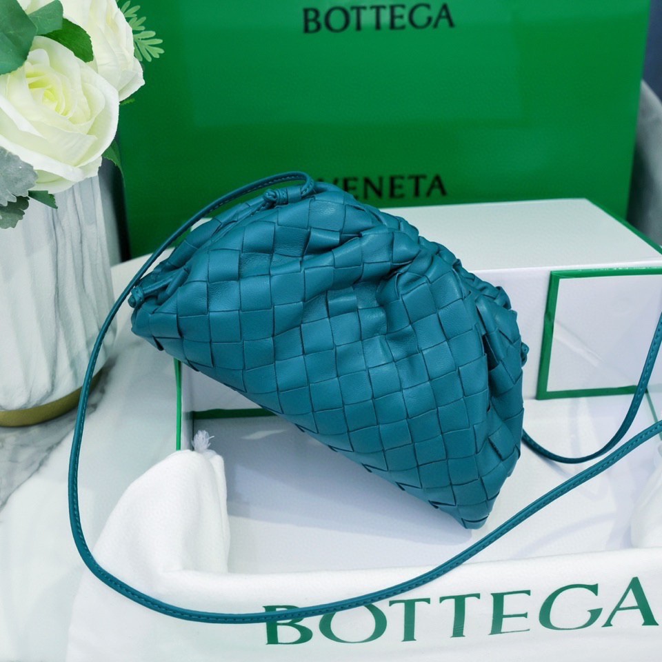 handbags Bottega Veneta The pouch size:23*13*8 - vstockx