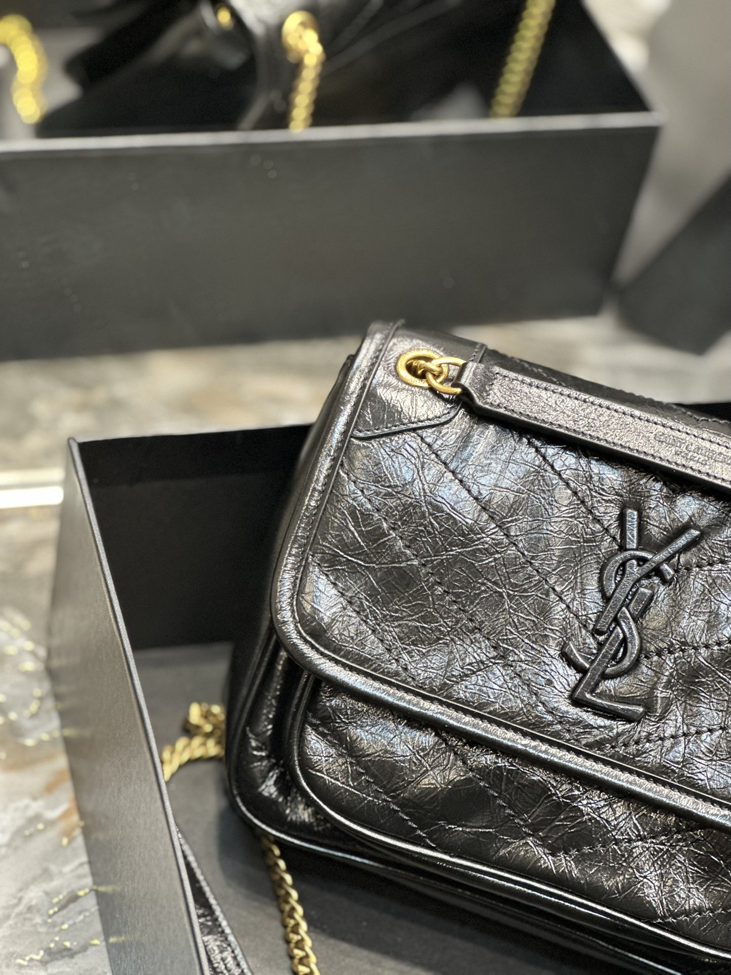 Handbags SAINT LAURENT 633151 size 22  16.5  12 cm - vstockx
