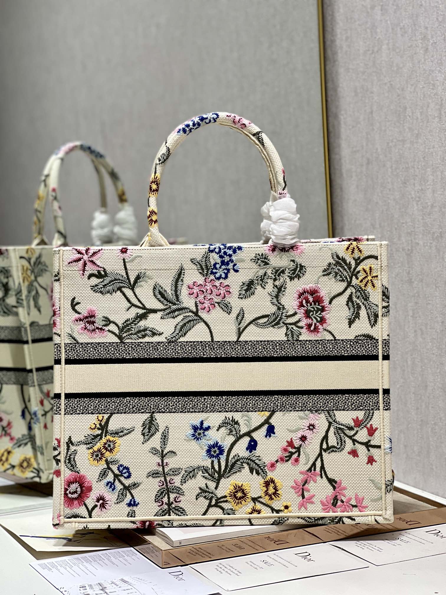 Handbag Dior 1286 size 42  35  18.5 cm - vstockx