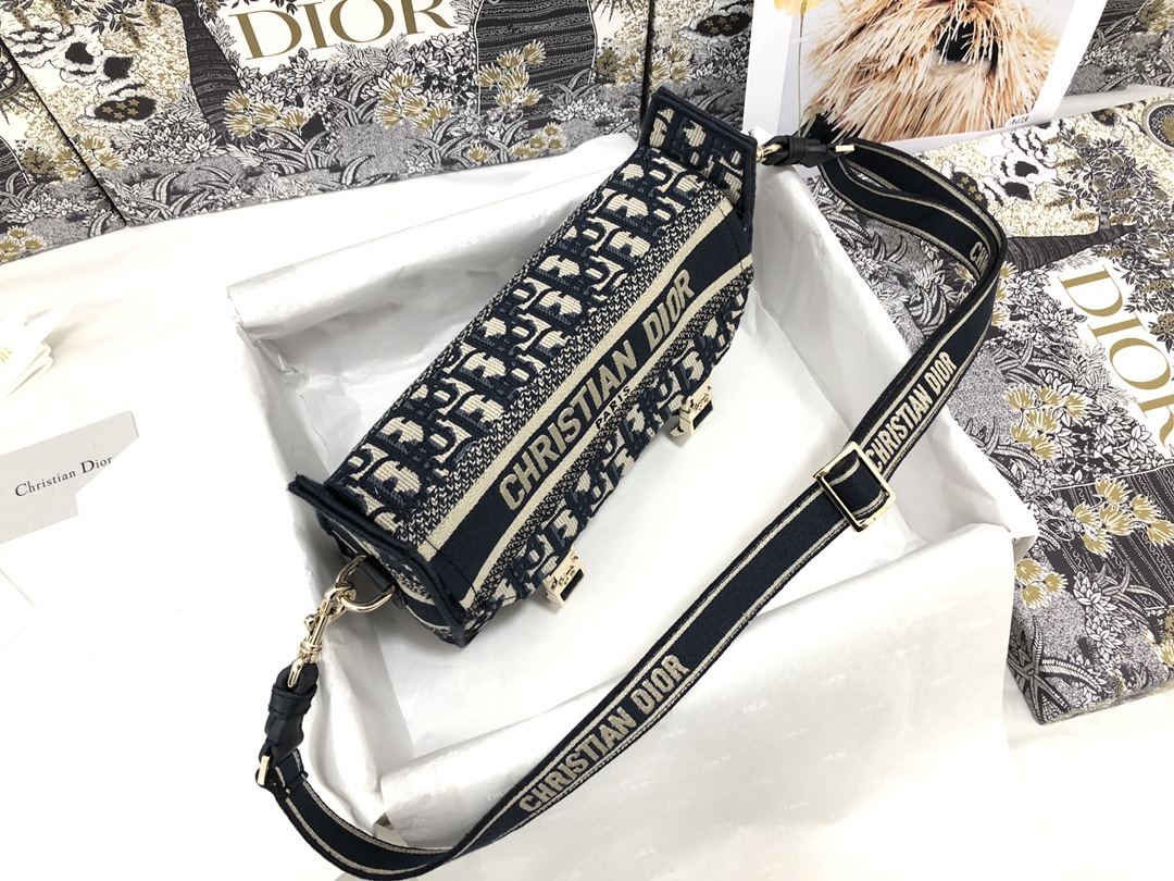 Handbag Dior M1241 size 23 x 15 x 8 cm - vstockx