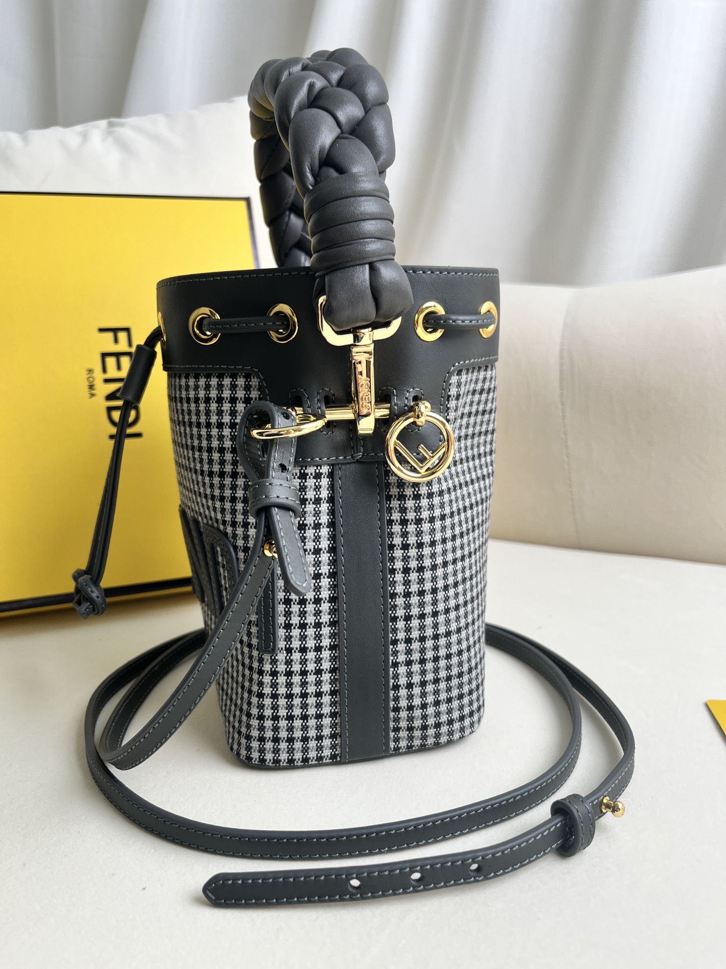 handbags FENDI 038 size:12*18*10cm - vstockx