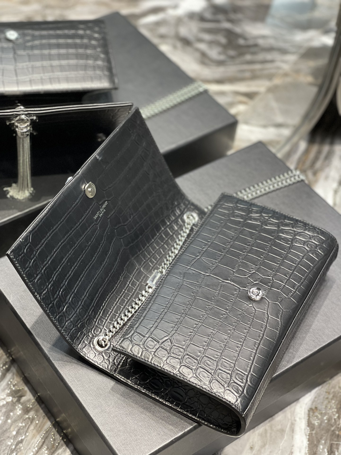 Handbags SAINT LAURENT 354119 size 24x14.5x5 cm - vstockx