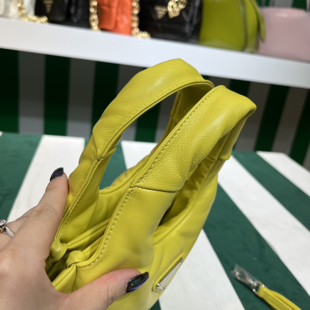 Handbags Prada 1BA359 size:15.5*10*18 cm - vstockx