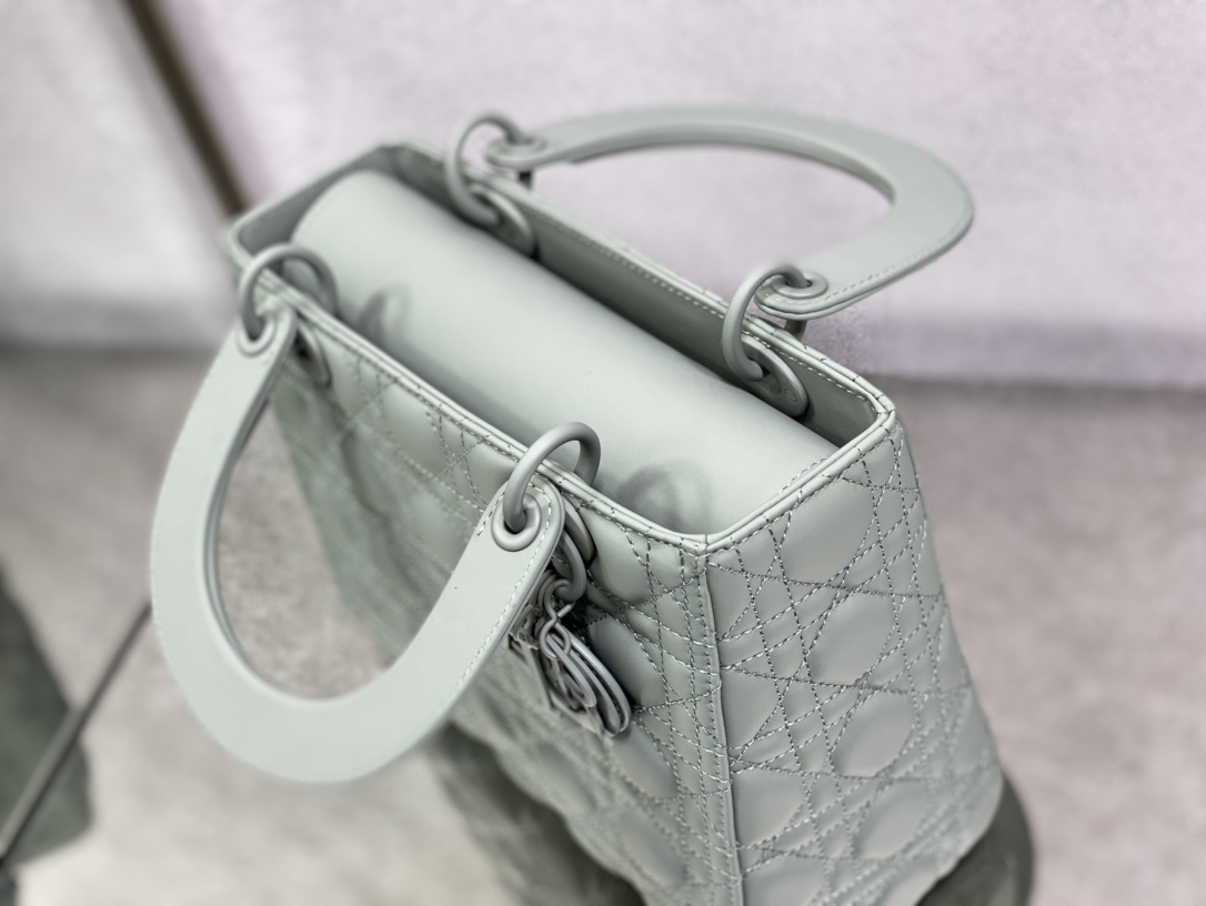 Handbag Dior size 24 cm - vstockx