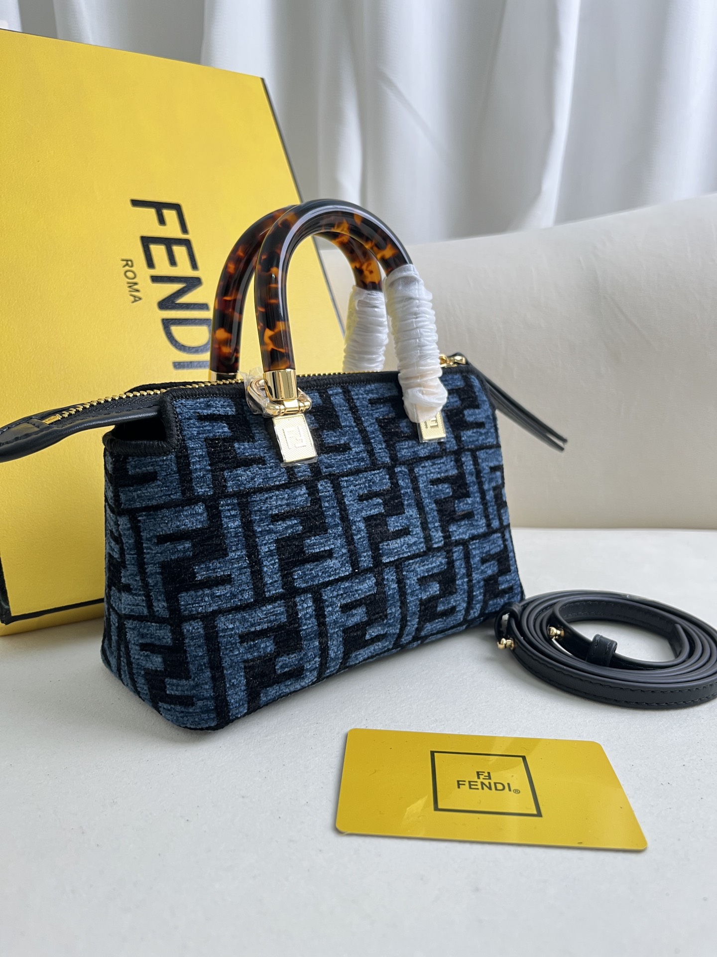 handbags FENDI 228 size:20.5*12*9cm - vstockx