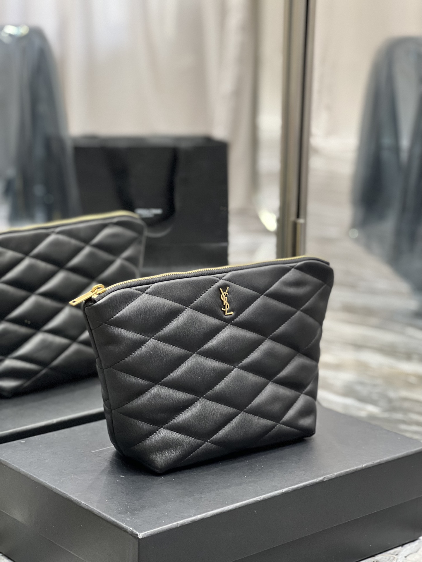 Handbags SAINT LAURENT 696779 size 26x19x11 cm - vstockx