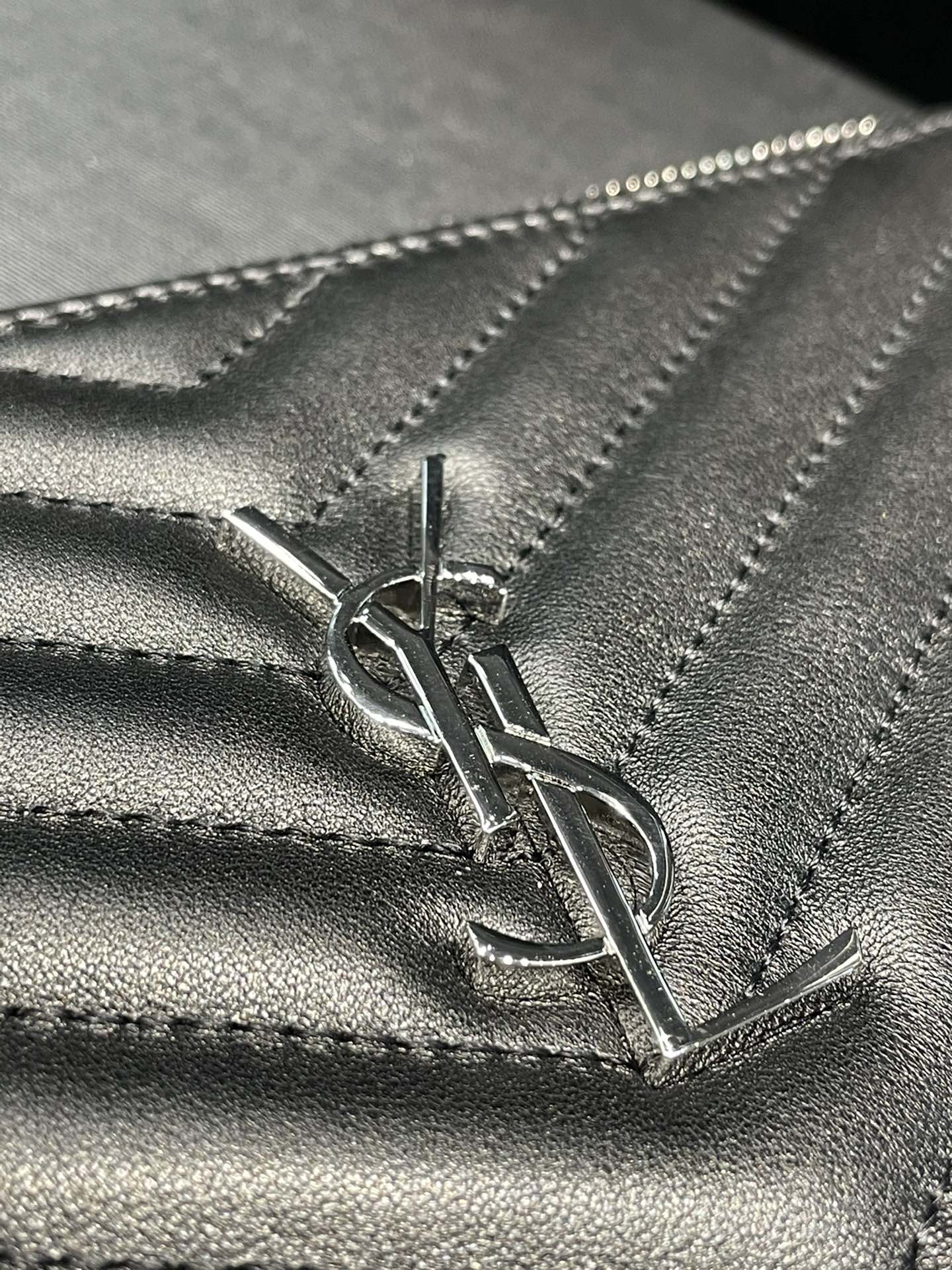 Handbags SAINT LAURENT 379039 size 24  17.5  1.5 cm - vstockx