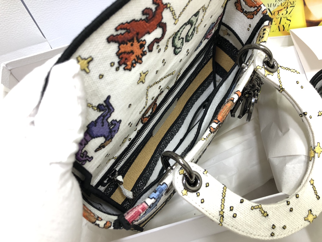 Handbag Dior M0565 size 24 x 20 x 11 cm - vstockx