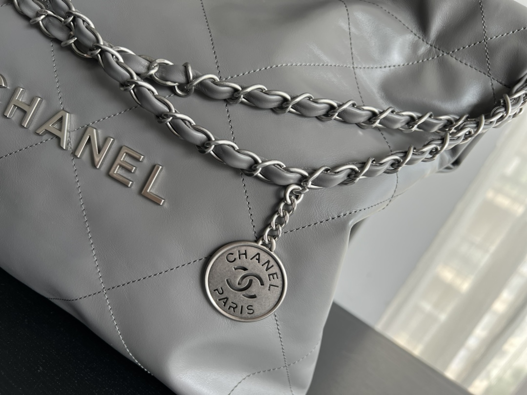 Handbag Chanel size 35cmx37cmx7 cm - vstockx